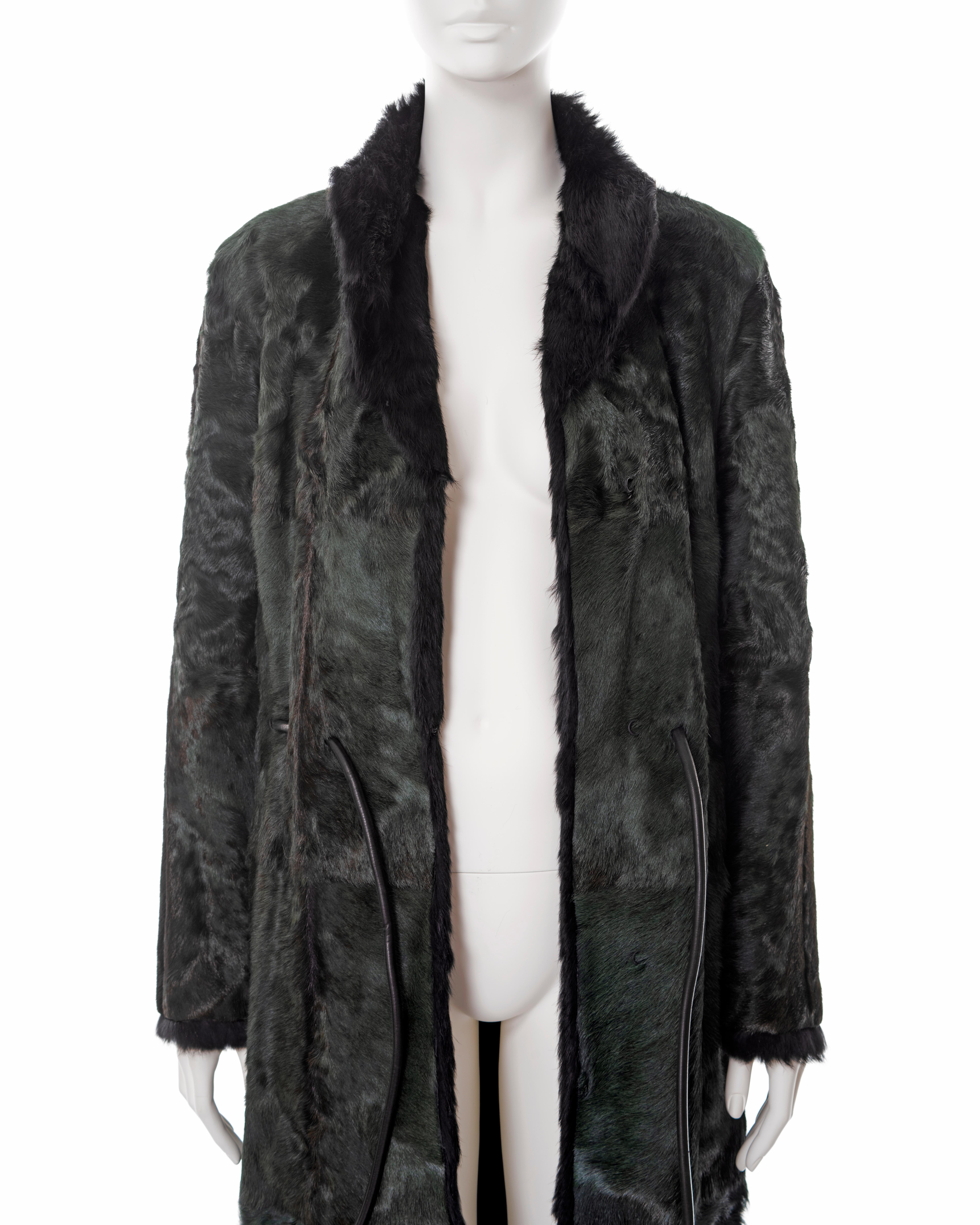 Manteau réversible Gucci by Tom Ford en fourrure verte et noire, automne-hiver 1999 en vente 3