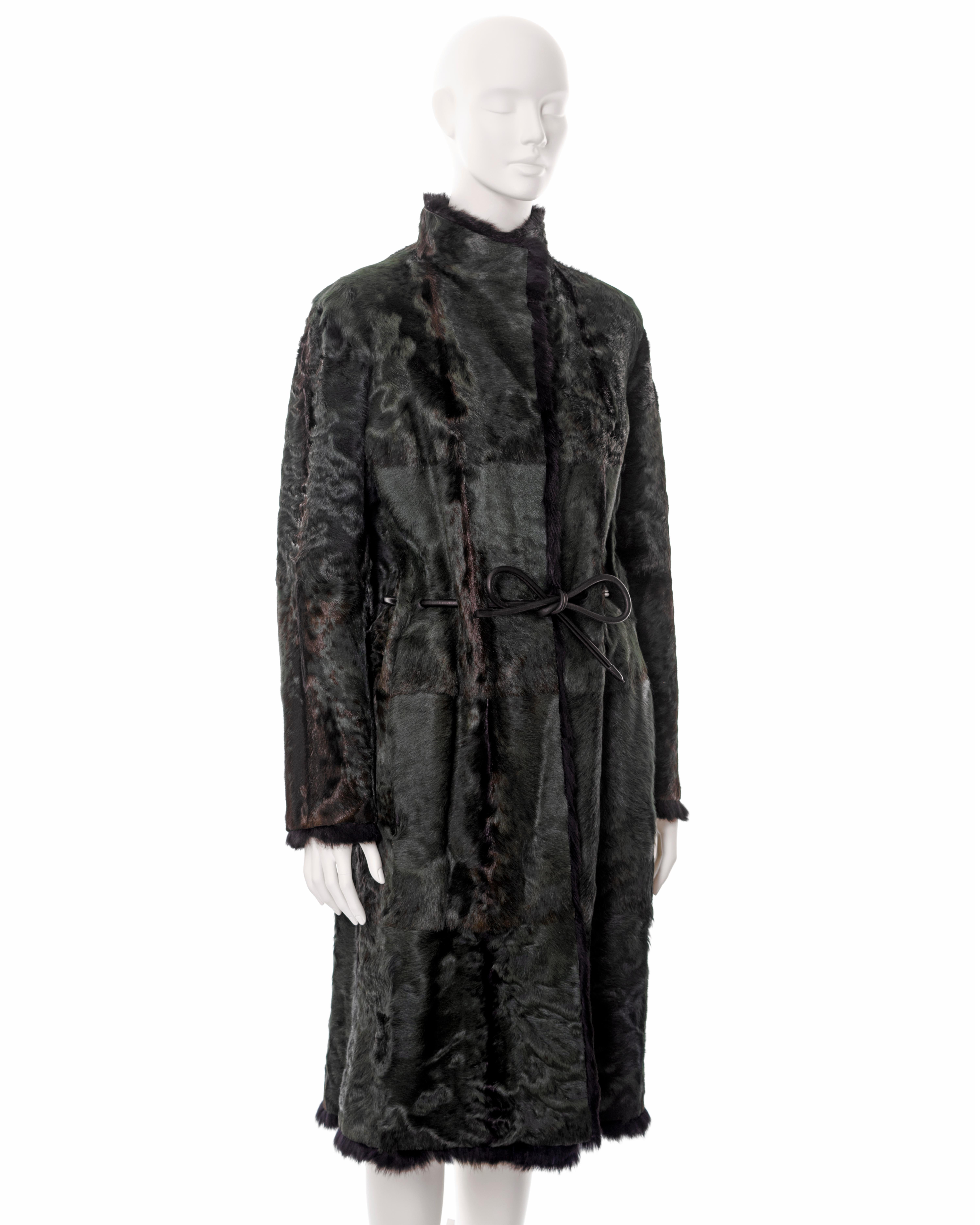 Manteau réversible Gucci by Tom Ford en fourrure verte et noire, automne-hiver 1999 en vente 4