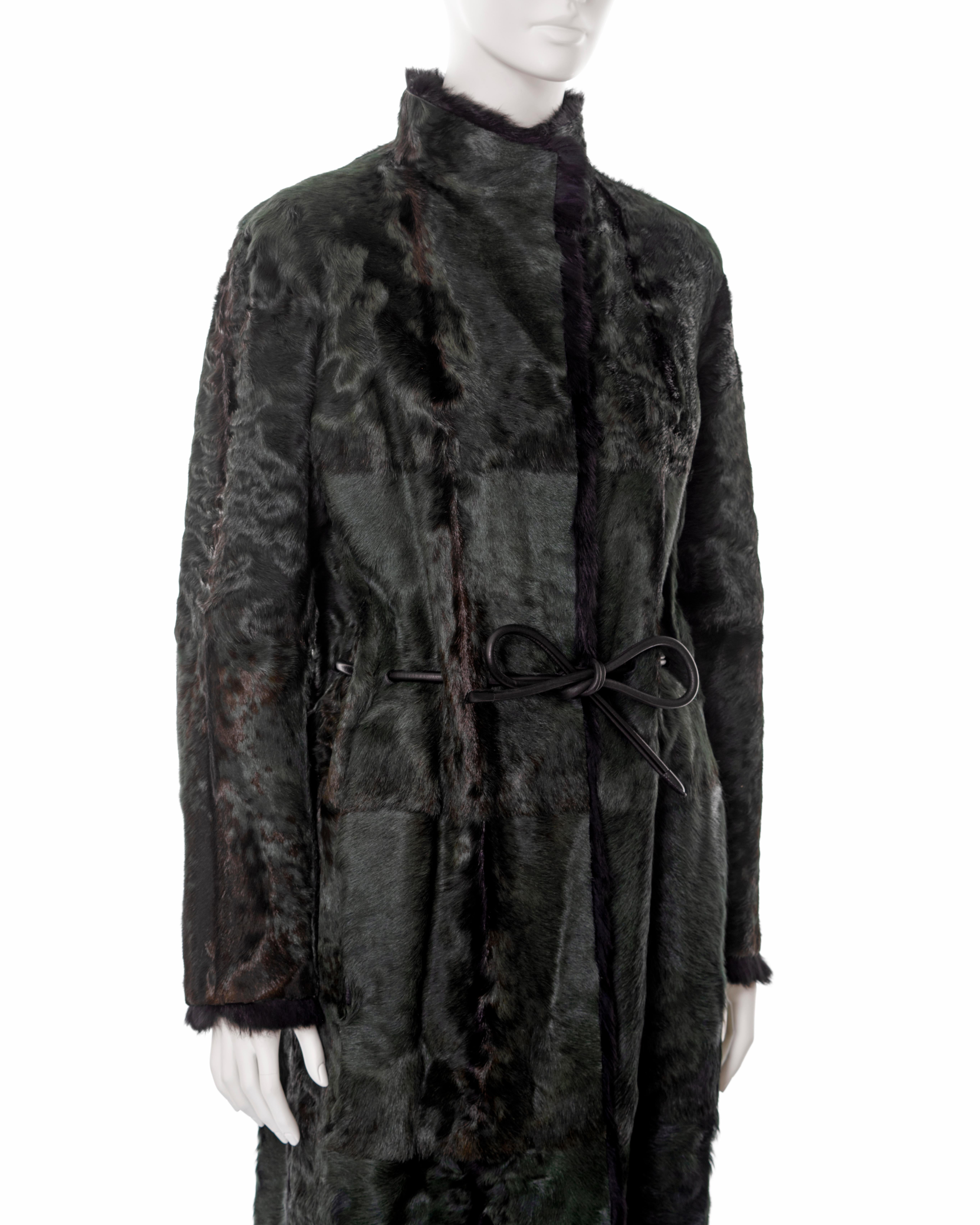 Manteau réversible Gucci by Tom Ford en fourrure verte et noire, automne-hiver 1999 en vente 5