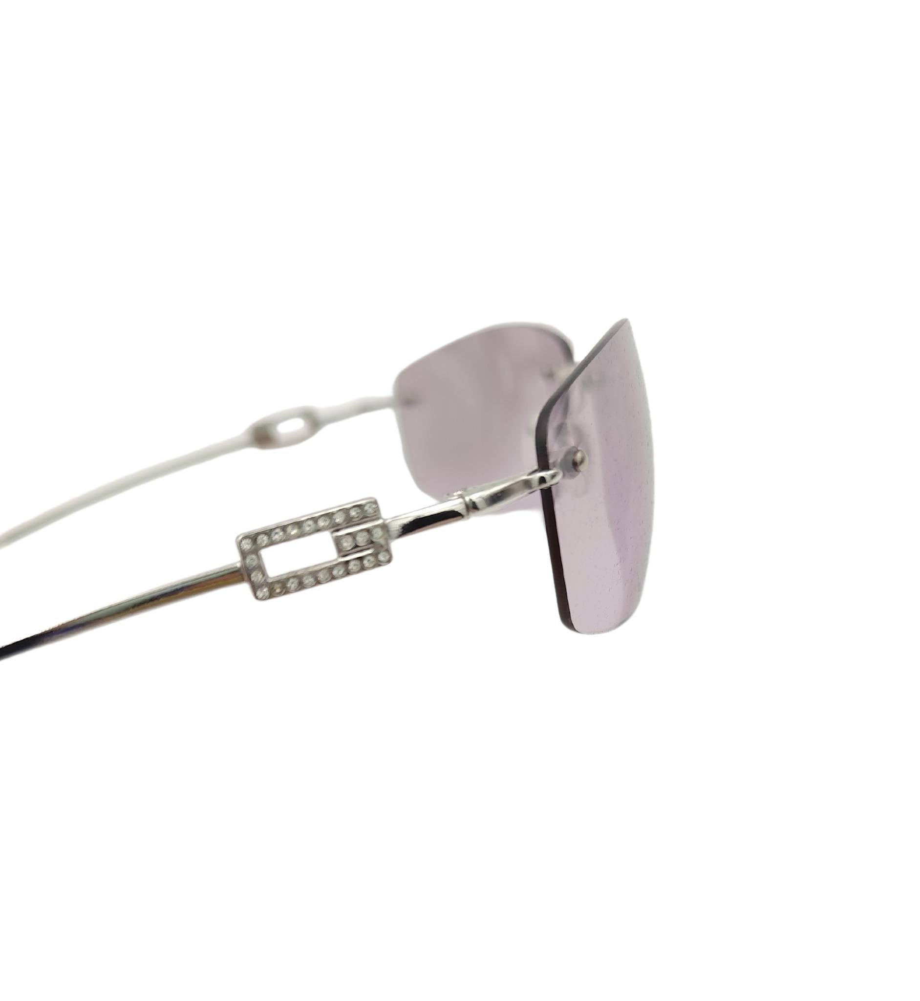 Gucci by Tom Ford Rhinestones Logo lila Randlose Sonnenbrille mit Strass im Zustand „Gut“ im Angebot in Milano, IT