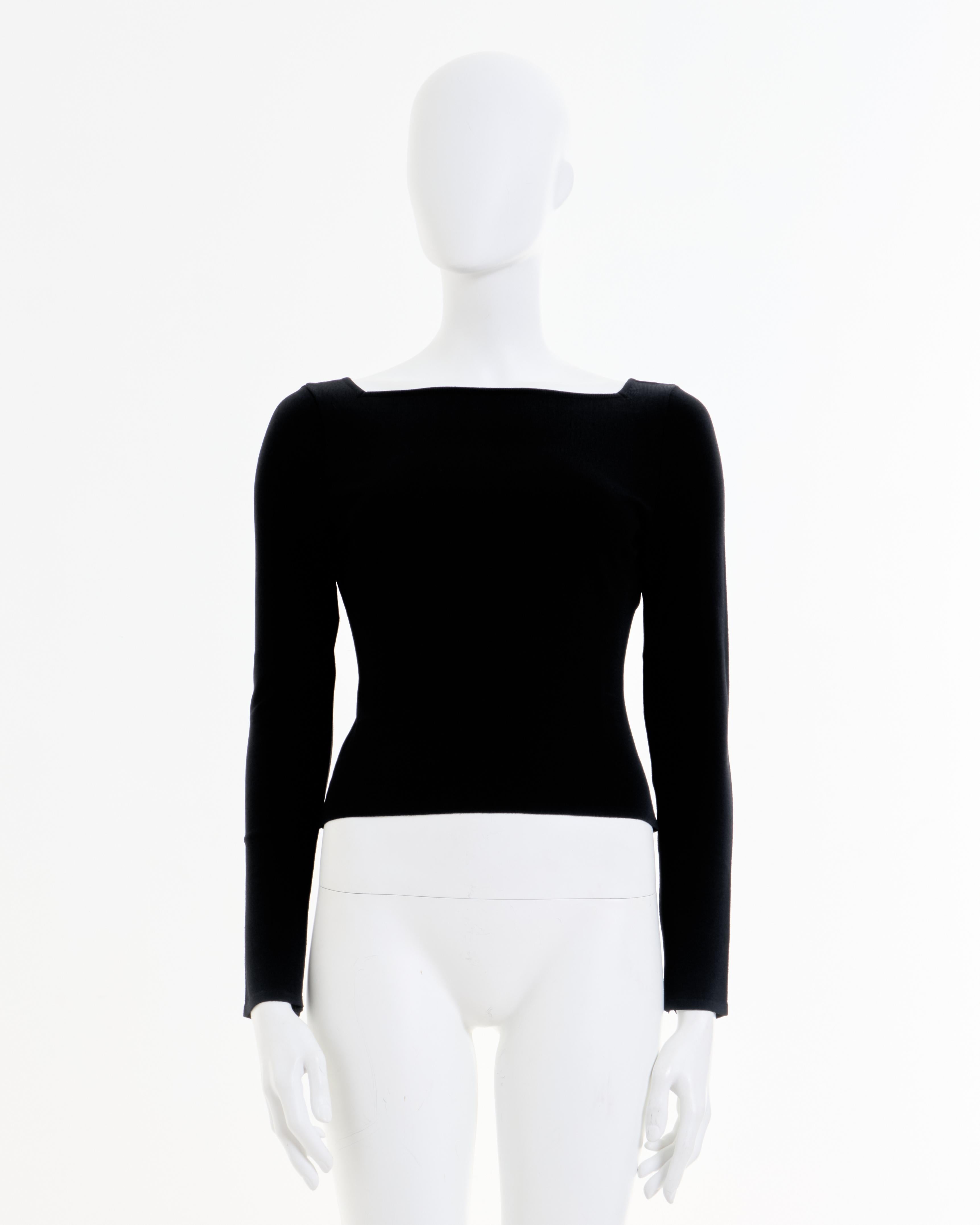 - Gucci by Tom Ford Black G-string stretch knit top
- Sold by Skof.Archive 
- Spring-Summer 1998 Runway 
- Features a leather strap with a square silver G buckle 
- Can be worn in two ways, with an open back or with a planning neckline, like Bella