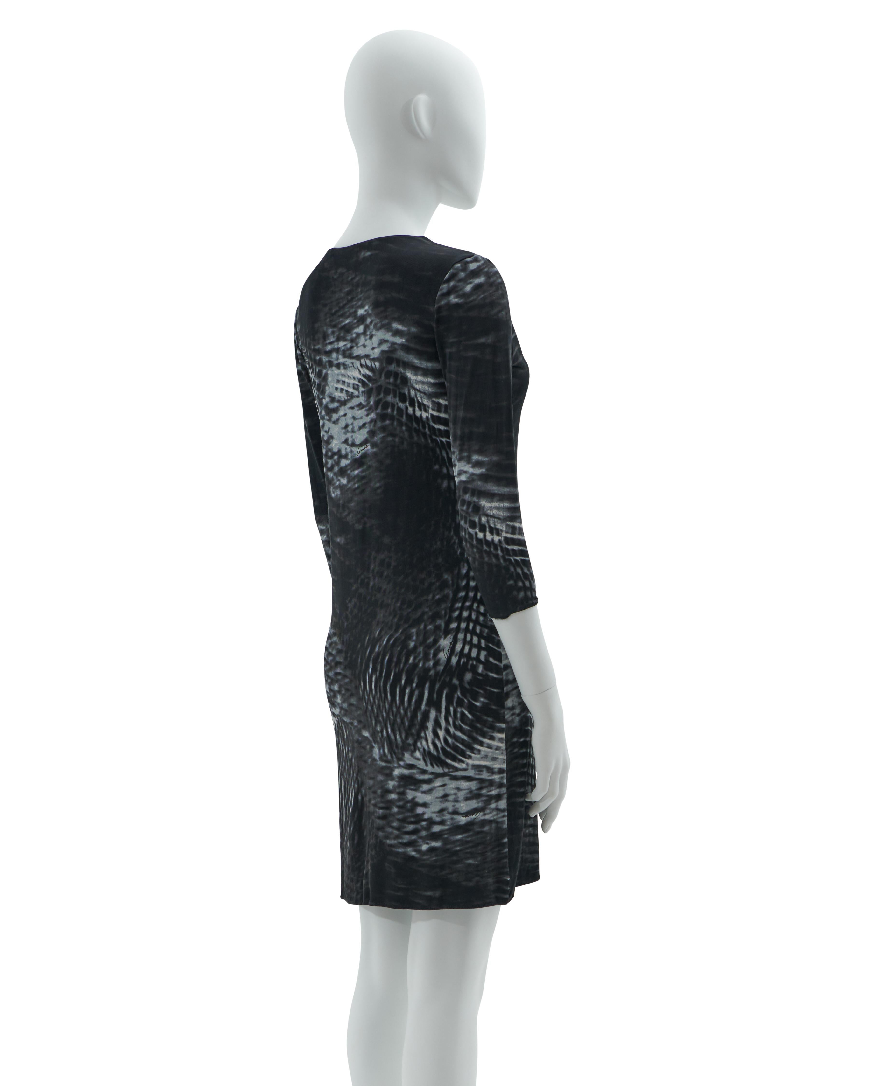 Black Gucci by Tom Ford S/S 2000 Abstract print viscose v-neck dress For Sale