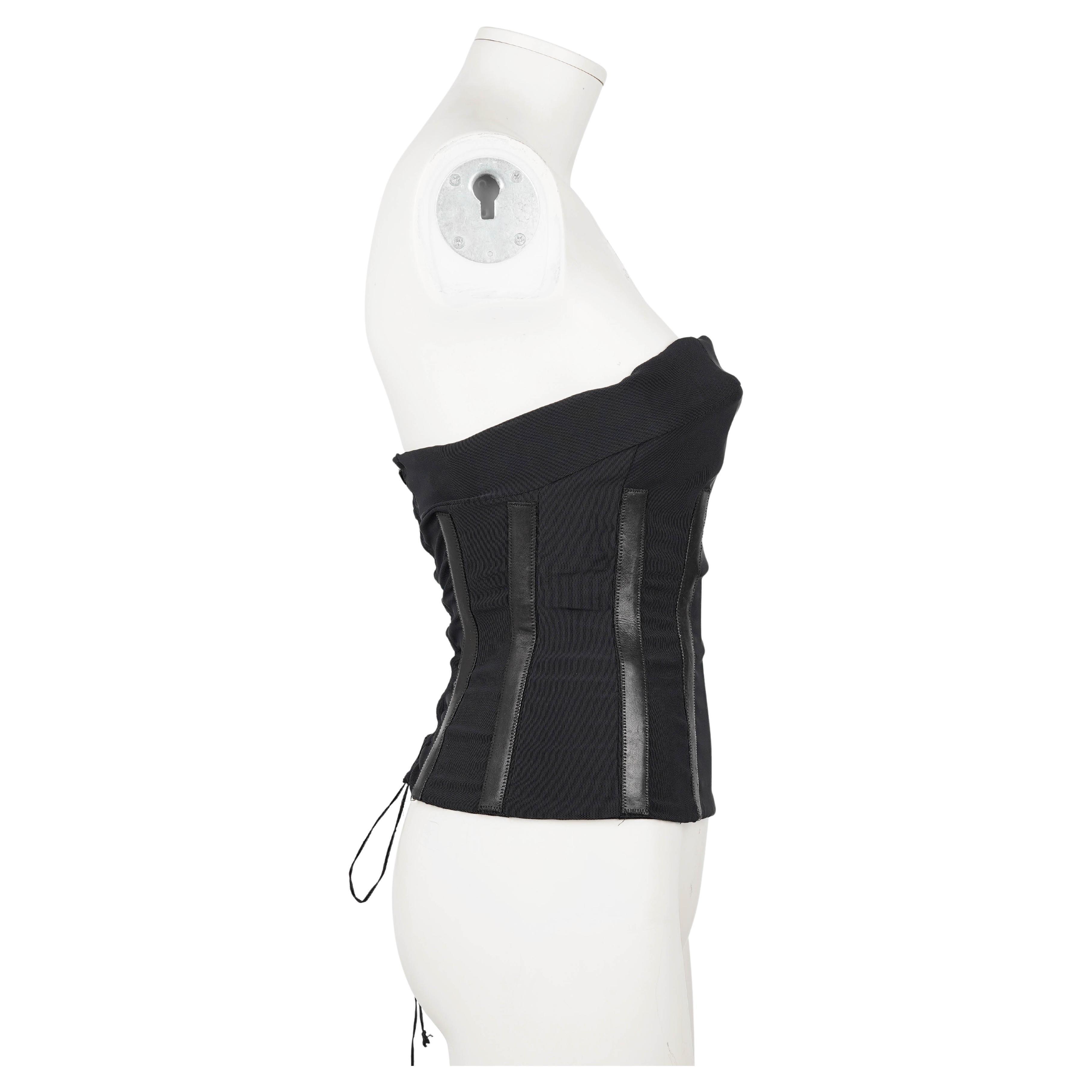 Noir Top corseté noir Gucci by Tom Ford S/S 2001 - Runway Look 24 en vente