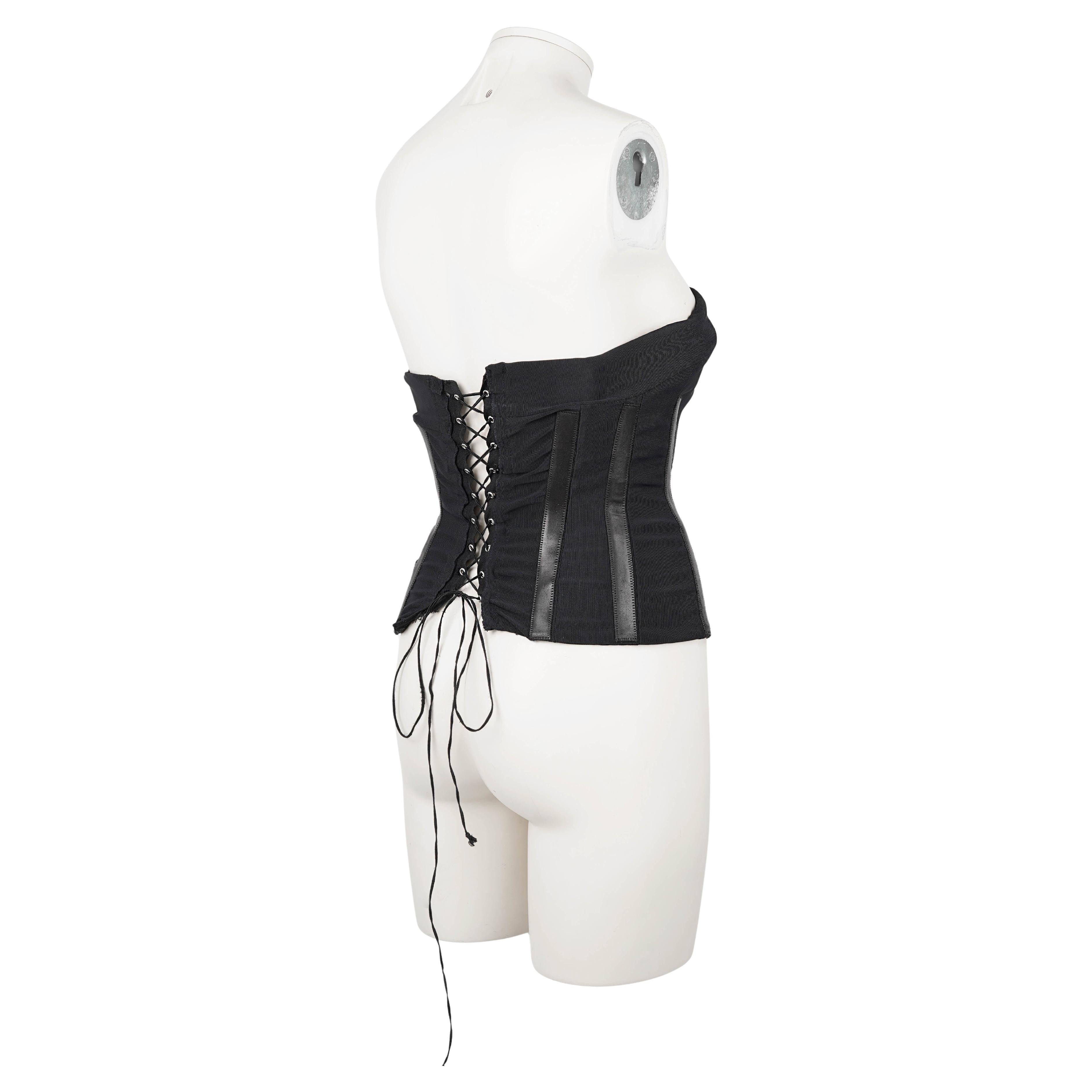 Top corseté noir Gucci by Tom Ford S/S 2001 - Runway Look 24 Bon état - En vente à Berlin, DE