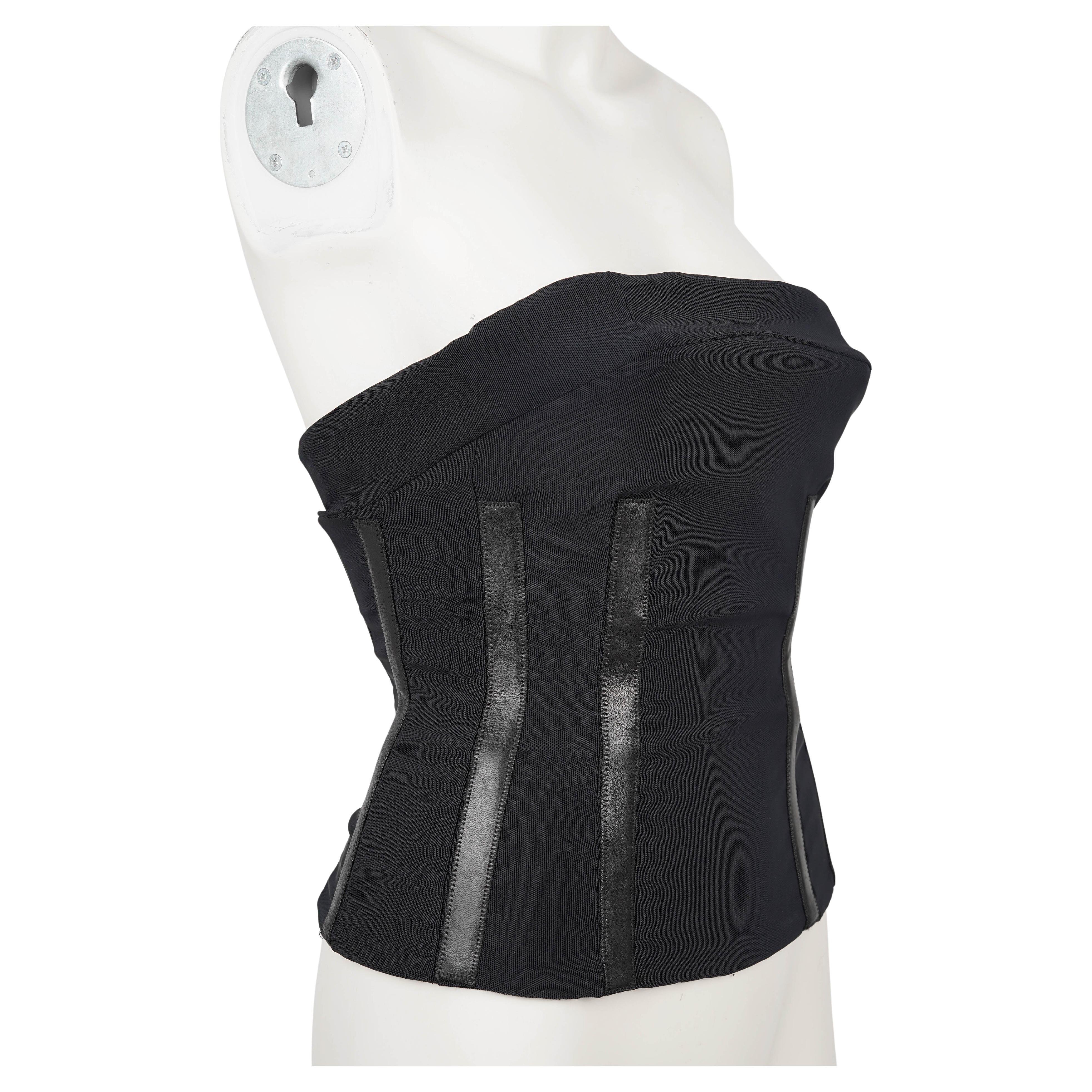 Top corseté noir Gucci by Tom Ford S/S 2001 - Runway Look 24 Pour femmes en vente