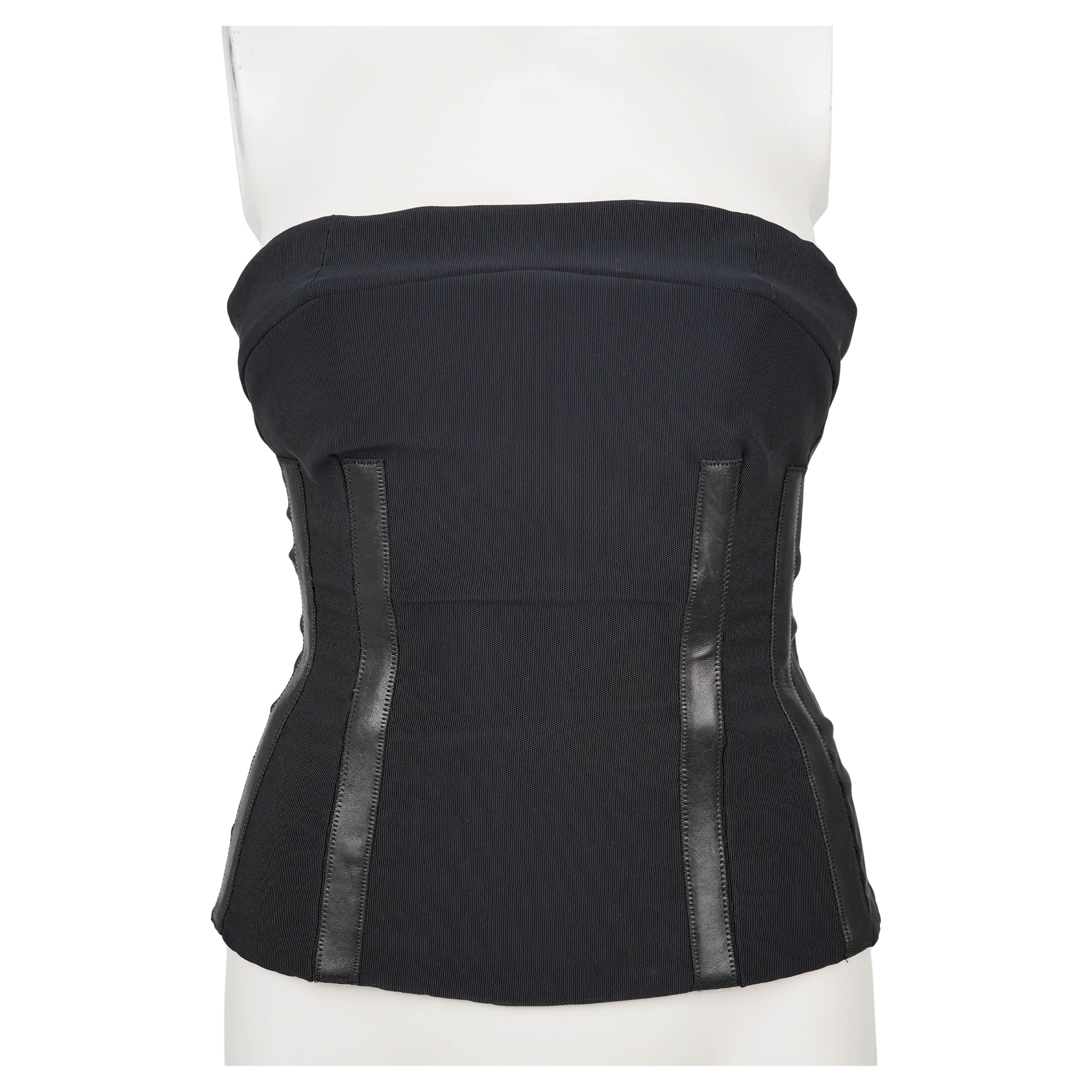 Top corseté noir Gucci by Tom Ford S/S 2001 - Runway Look 24 en vente 1