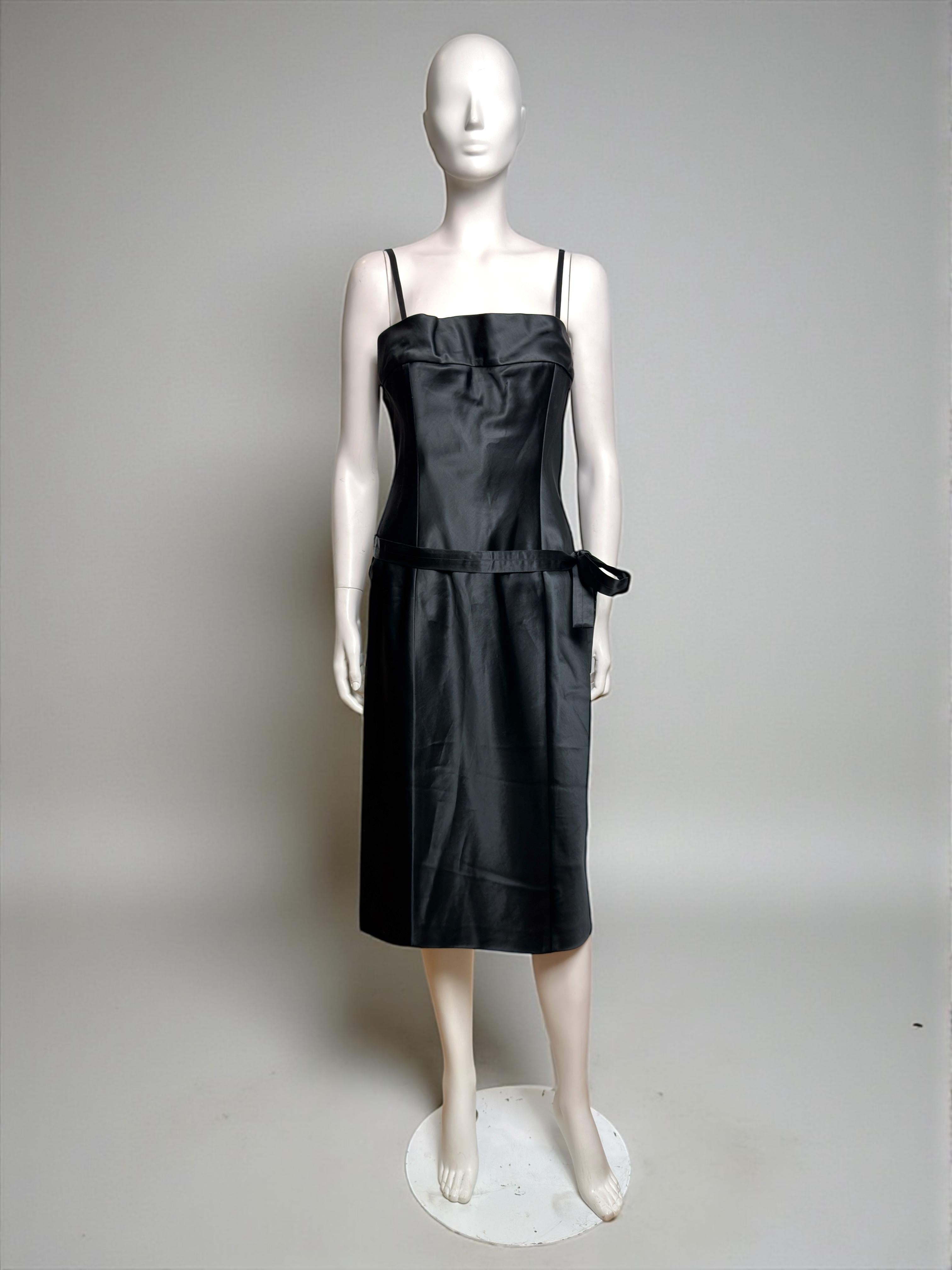 Nero Gucci by Tom Ford P/E 2001 Vestito midi in raso nero con corsetto e senza spalline in vendita