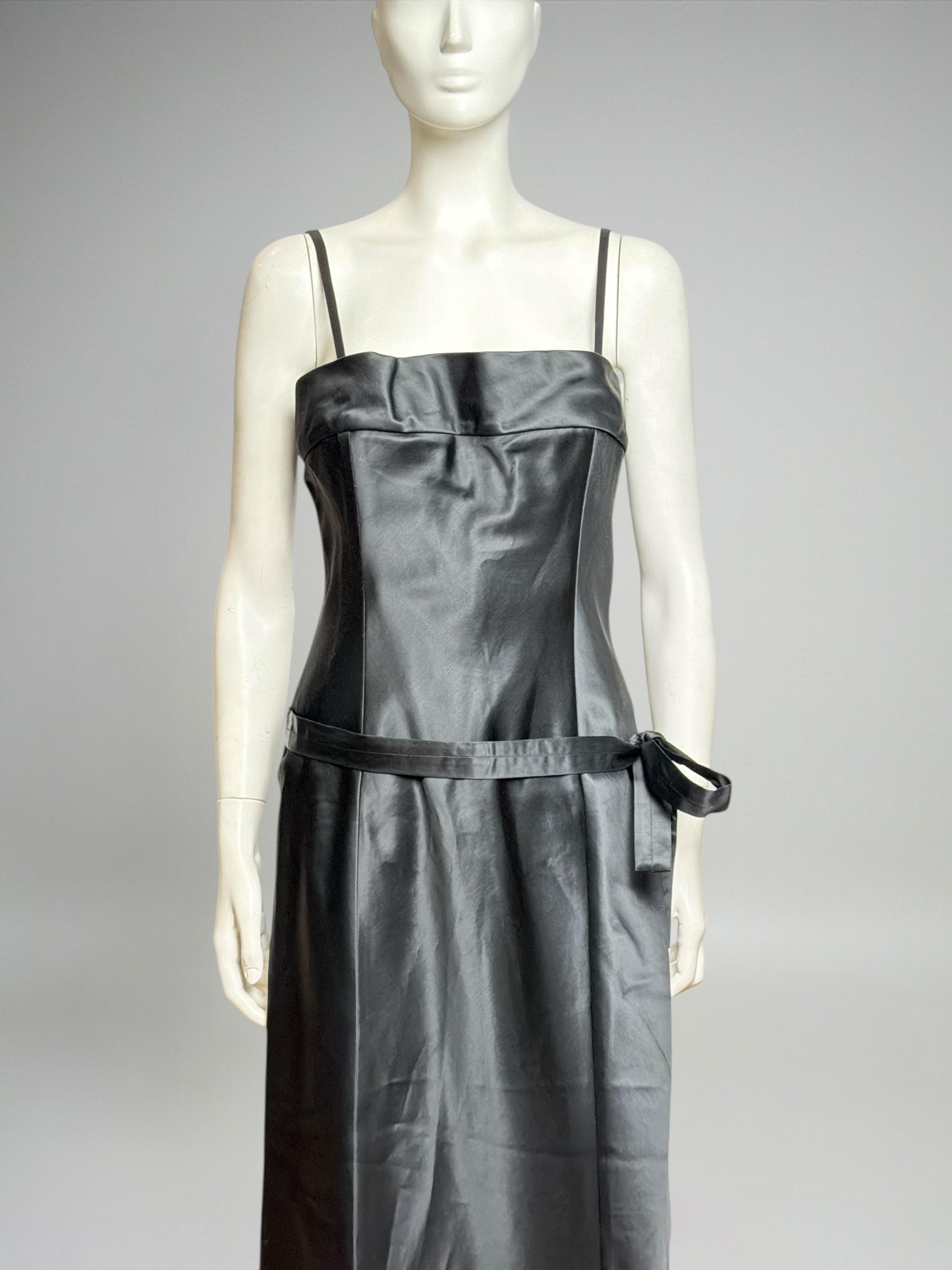 Gucci by Tom Ford P/E 2001 Vestito midi in raso nero con corsetto e senza spalline In condizioni ottime in vendita a Paris, FR