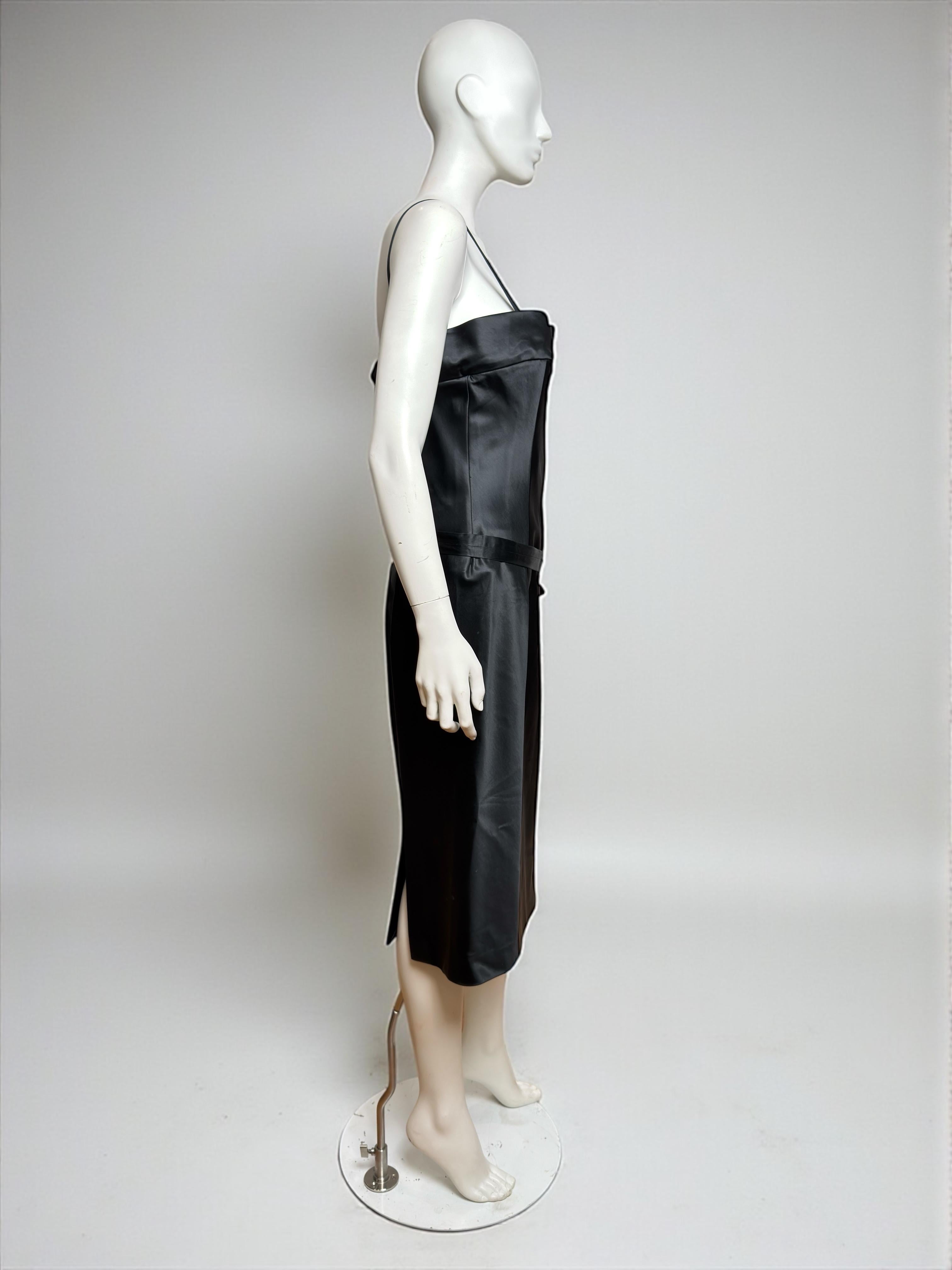 Gucci by Tom Ford P/E 2001 Vestito midi in raso nero con corsetto e senza spalline in vendita 2
