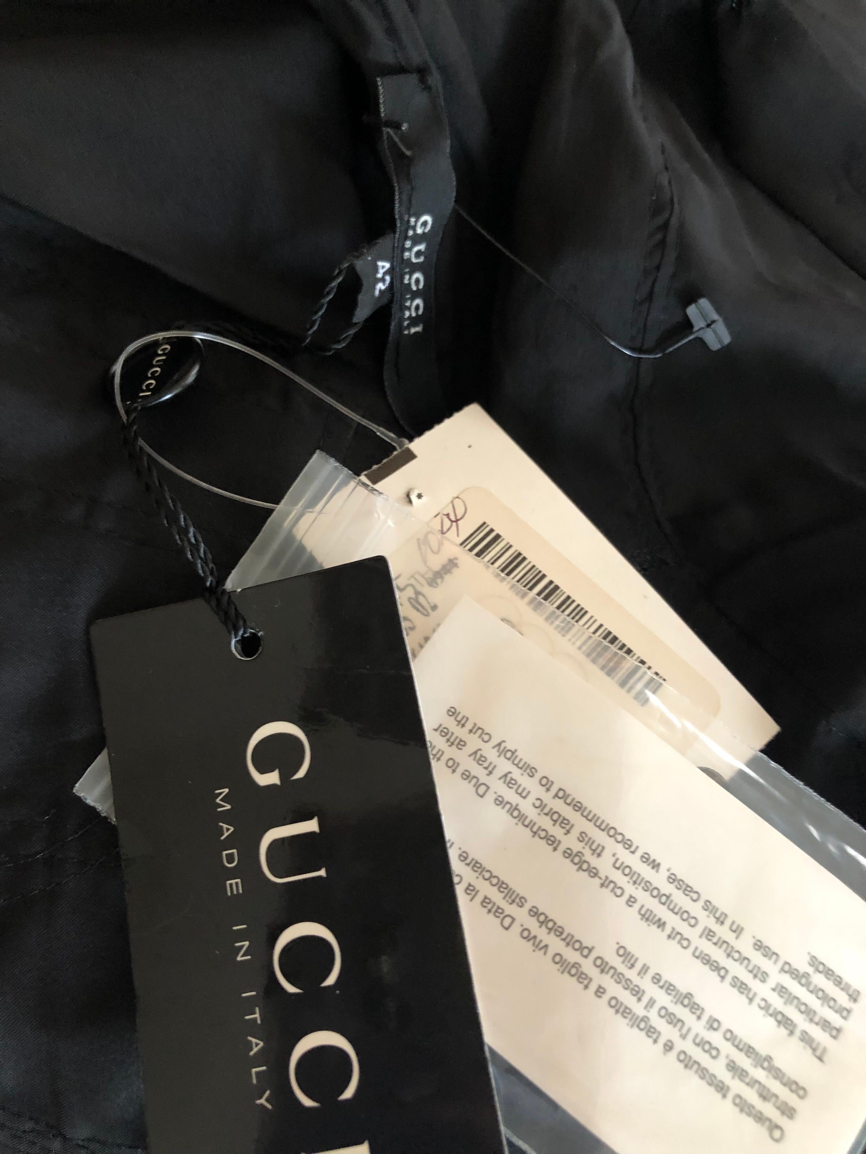 Schwarzes Kleid mit Ausschnitt von Gucci by Tom Ford, S/S 2004 im Angebot 3