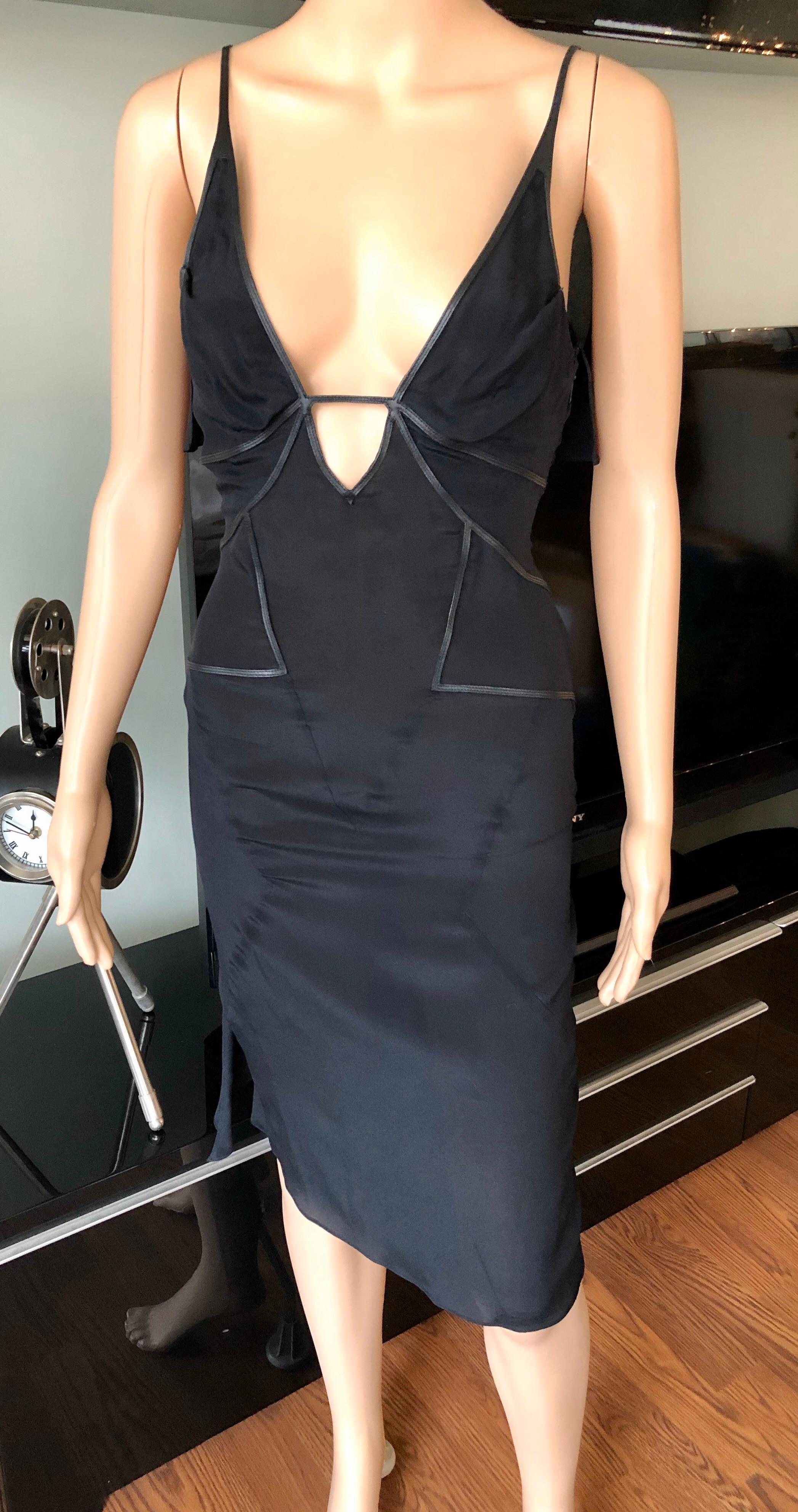Gucci by Tom Ford S/S 2004 Cutout Plunged Neckline Black Dress In Good Condition For Sale In Naples, FL