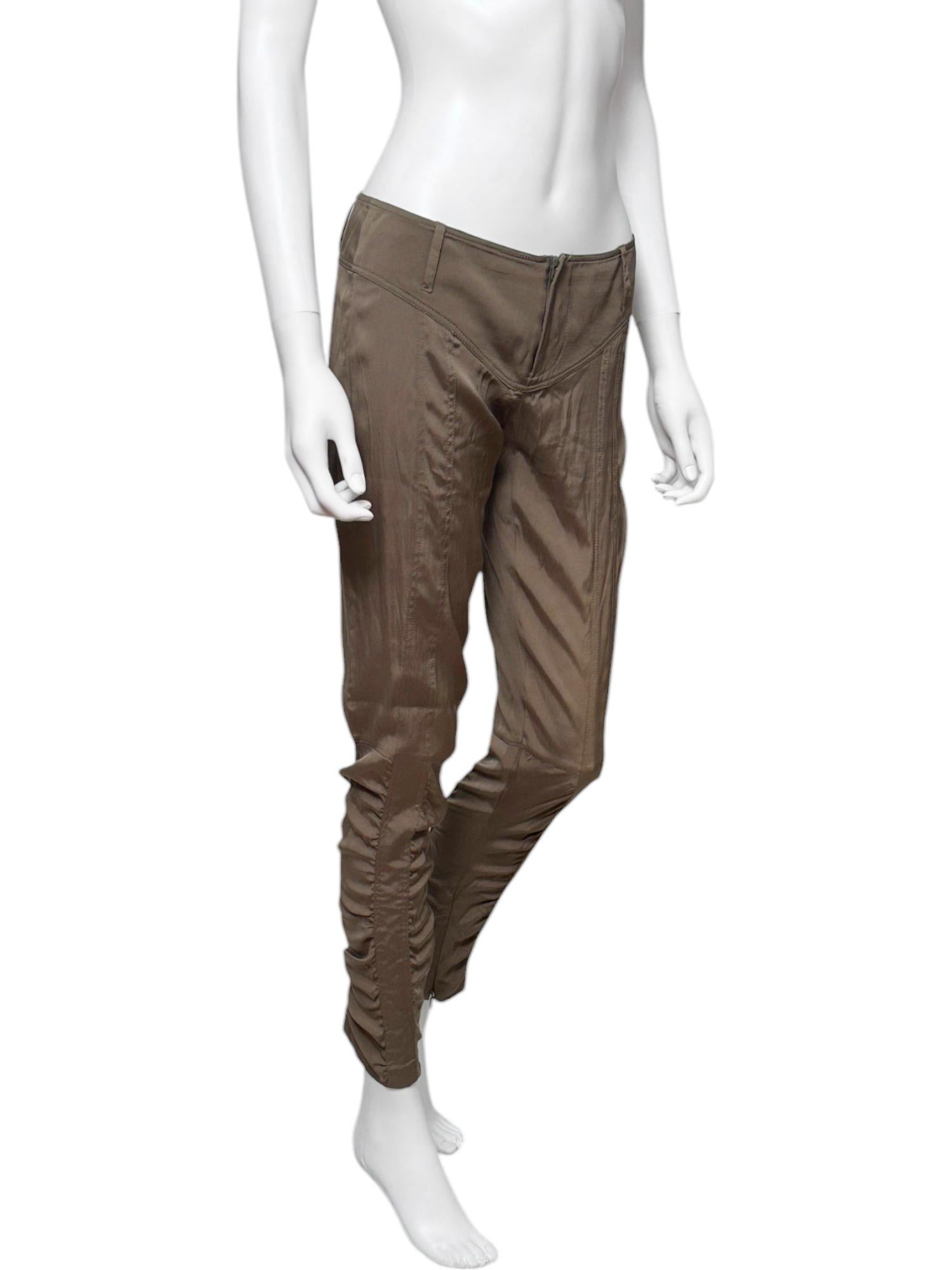 Gucci by Tom Ford S/S 2004 Pantalones de seda marrón en Excelente estado para la venta en Caserta, IT