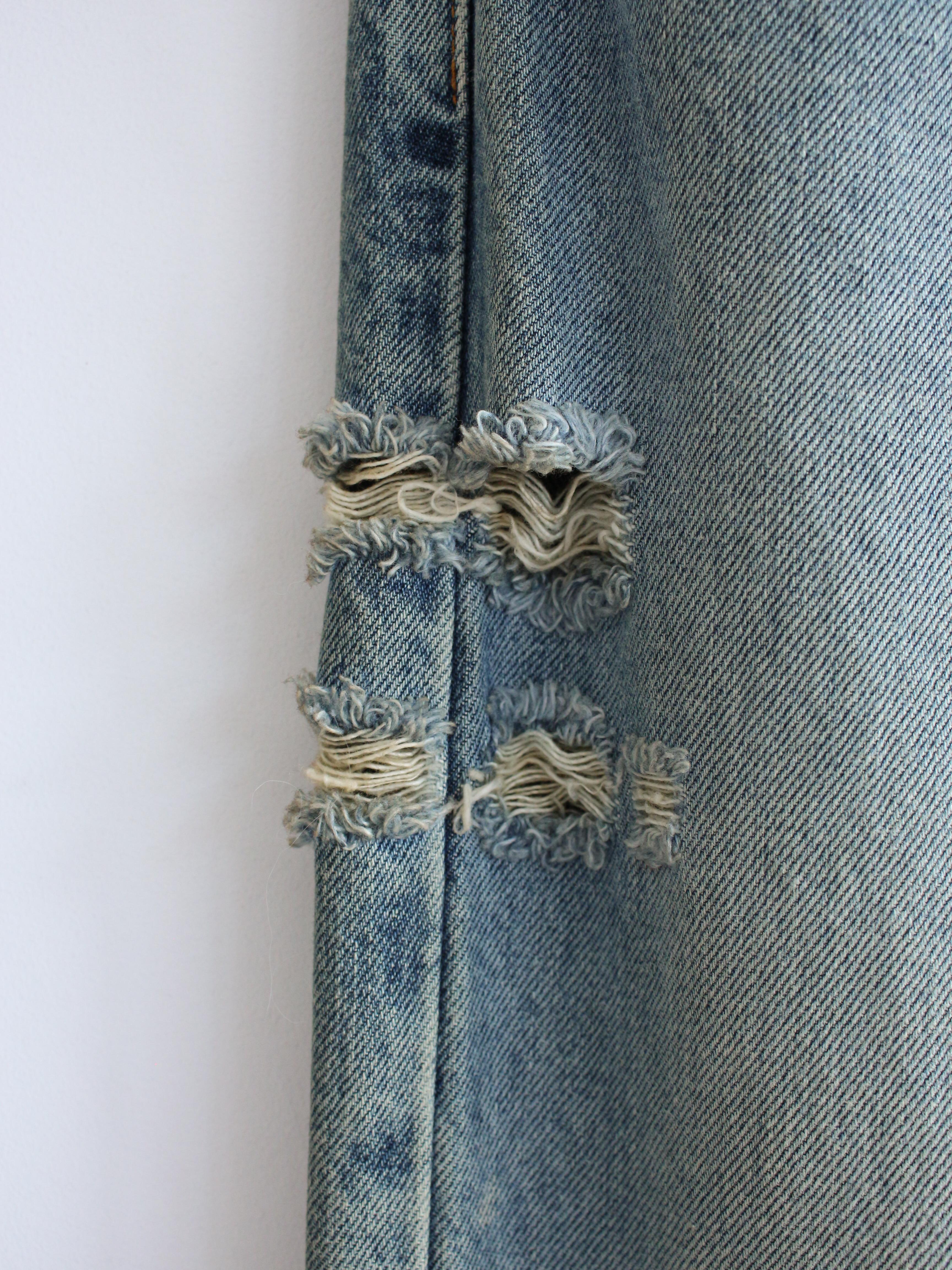 Gucci by Tom Ford S/S99 Runway Distressed Blue Denim Beaded Jeans With Feathers 14
