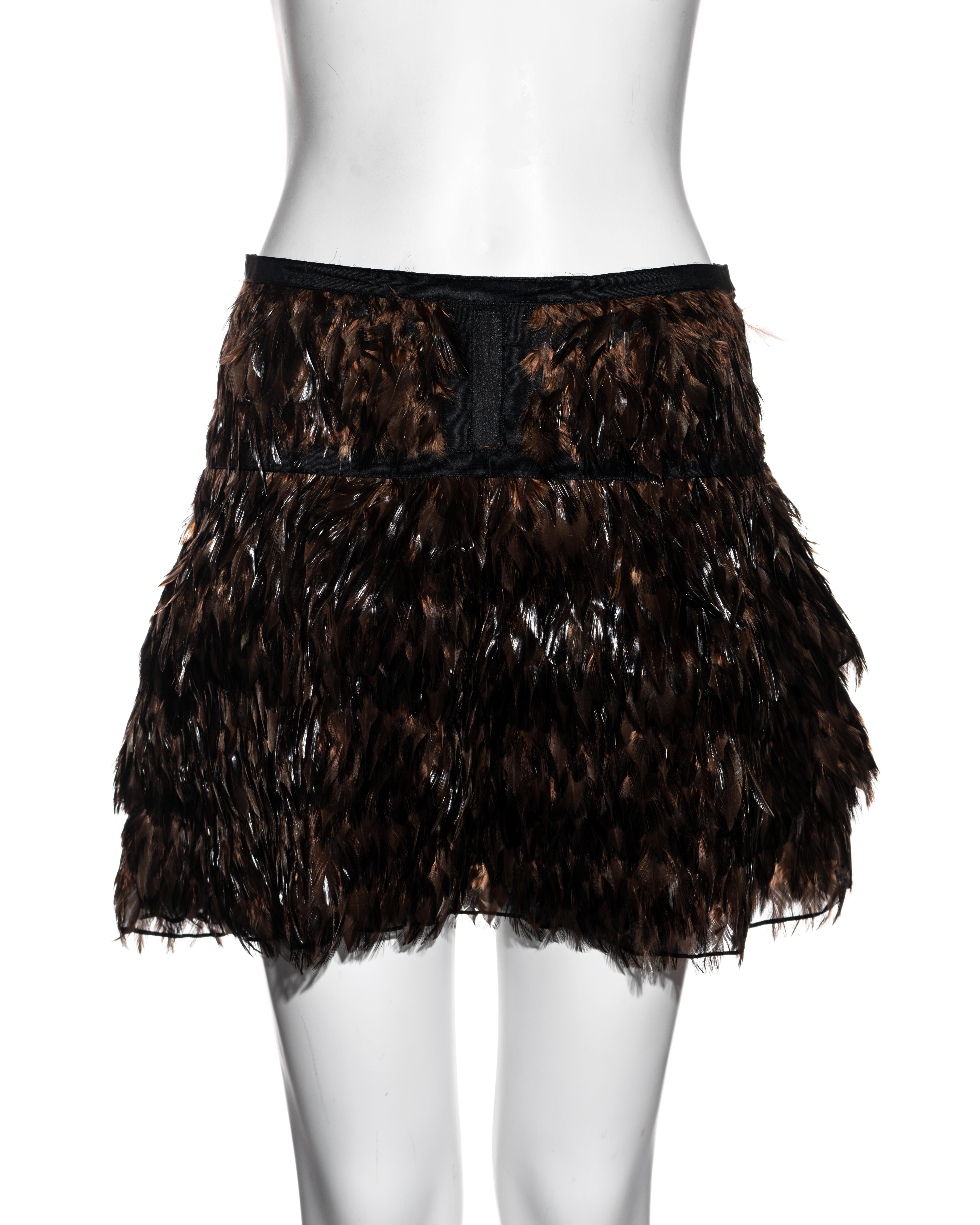 ▪ Gucci black silk organza mini skirt 
▪ Designed by Tom Ford
▪ Real brown feathers 
▪ Concealed zipper at side seam 
▪ IT 38 - FR 34 - UK 6 - US 2
▪ Spring-Summer 2003