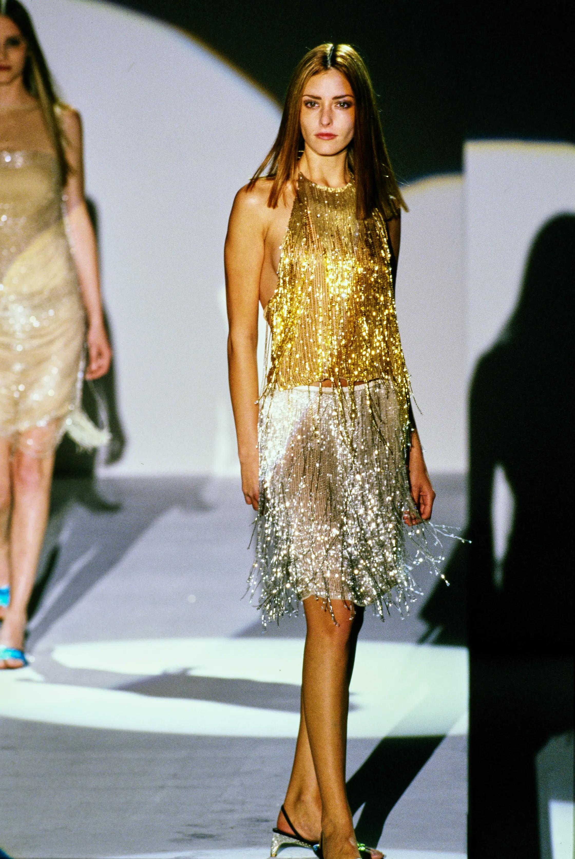 Jupe Gucci by Tom Ford à franges perlées argentées en soie et cuir, SS 1999 Excellent état - En vente à London, GB