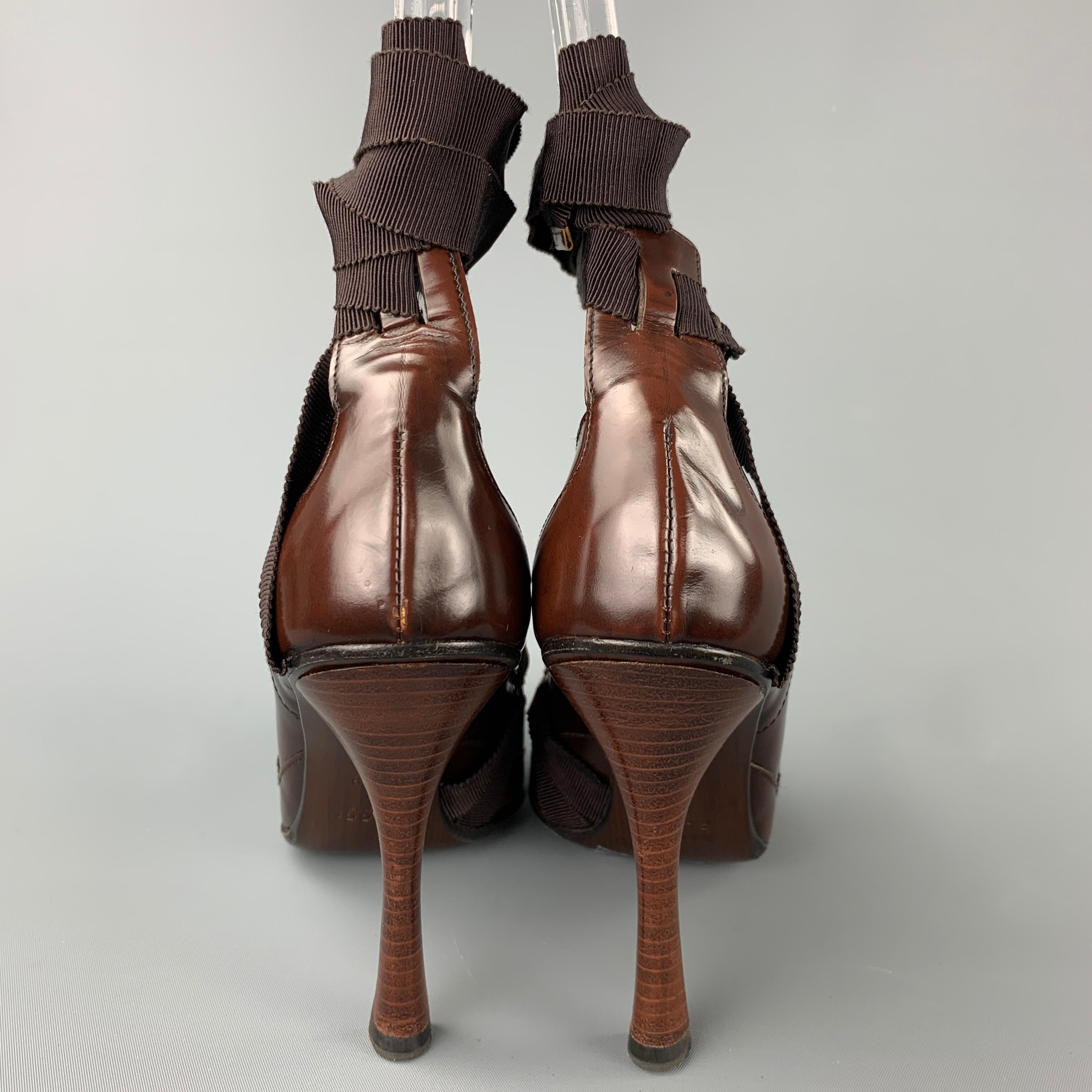 De las mujeres GUCCI by TOM FORD Tamaño 6.5 Bombas con correa de cinta de cuero marrón