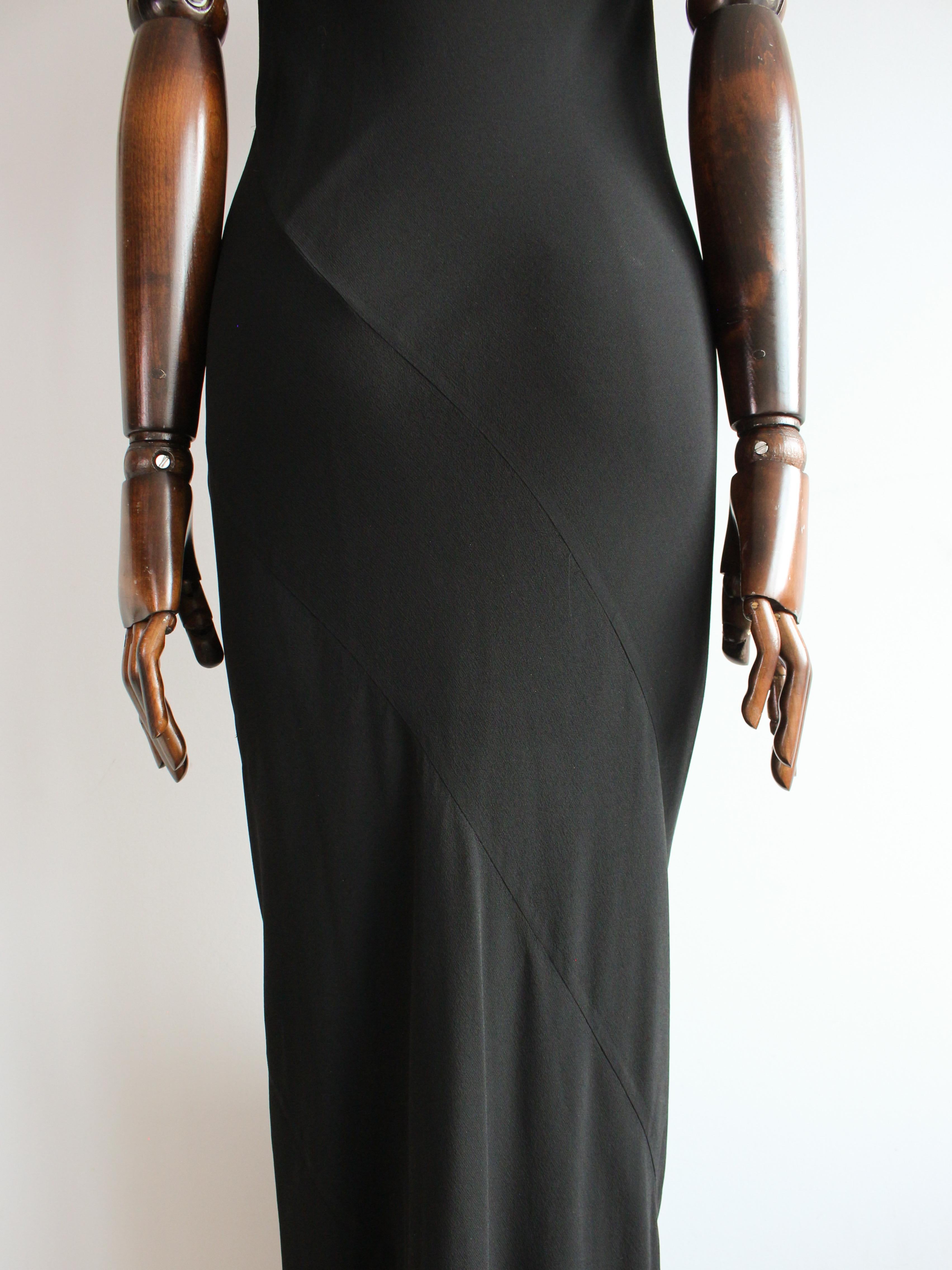 Gucci by Tom Ford Primavera/Verano 1997 Vestido de crepé de seda negro con corte al bies en seda en venta 6