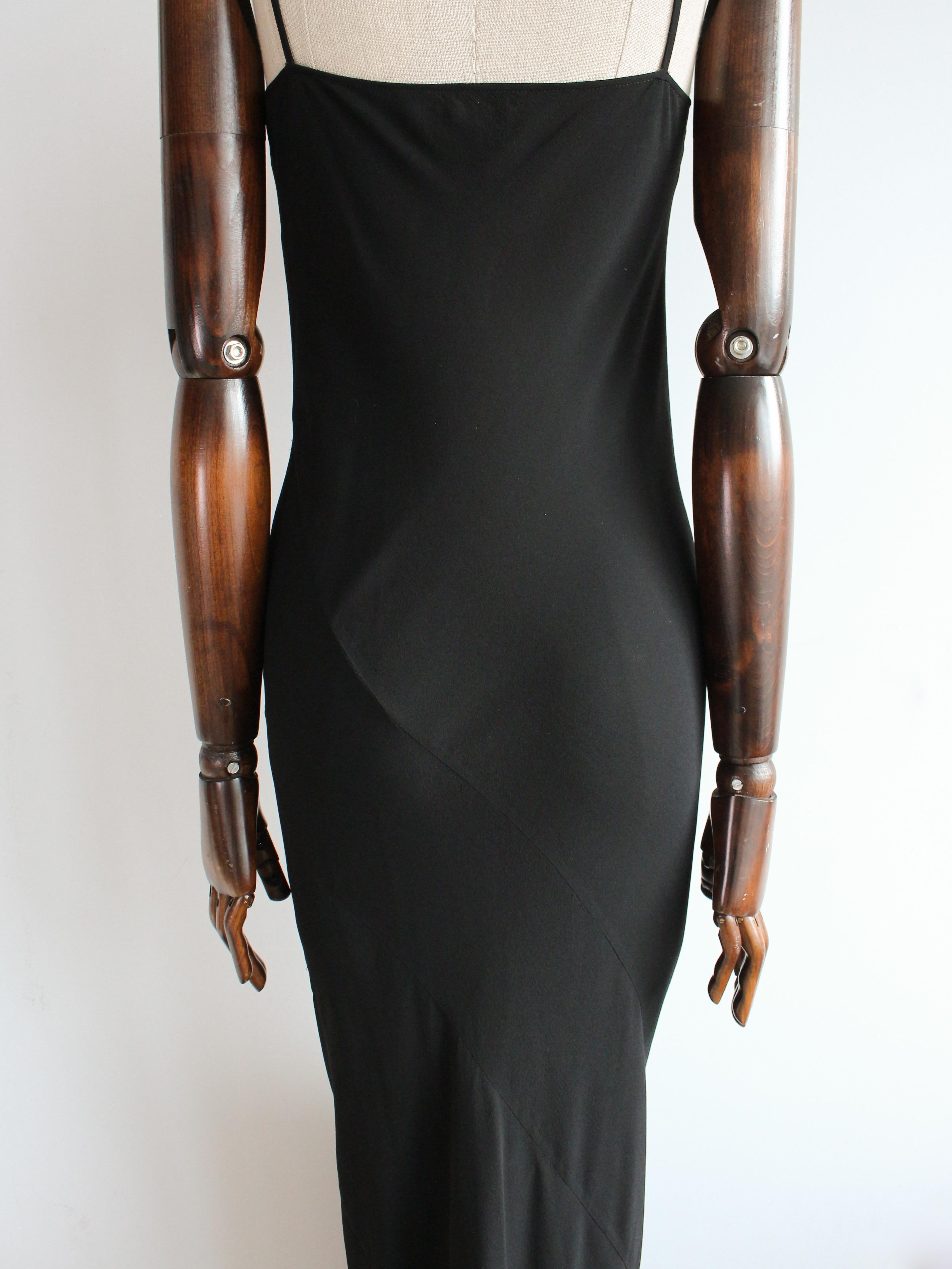 Gucci by Tom Ford Primavera/Verano 1997 Vestido de crepé de seda negro con corte al bies en seda en venta 9