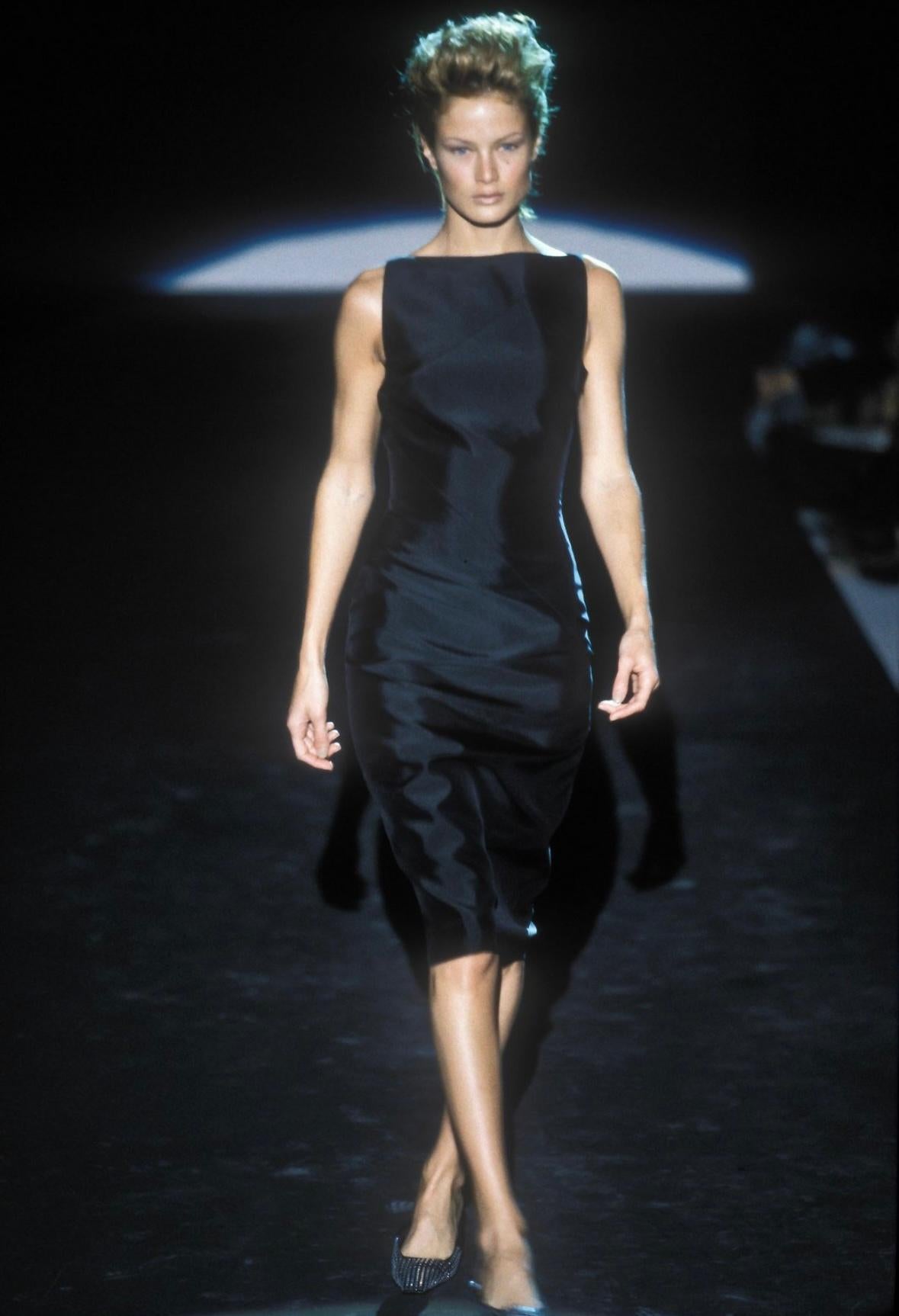 Presenting these iconic heels Tom Ford designed during his time as the creative director of Gucci's Spring/Summer 1998 collection. The small/kitten heels feature a pointed toe made of satin and adorned with the Gucci 