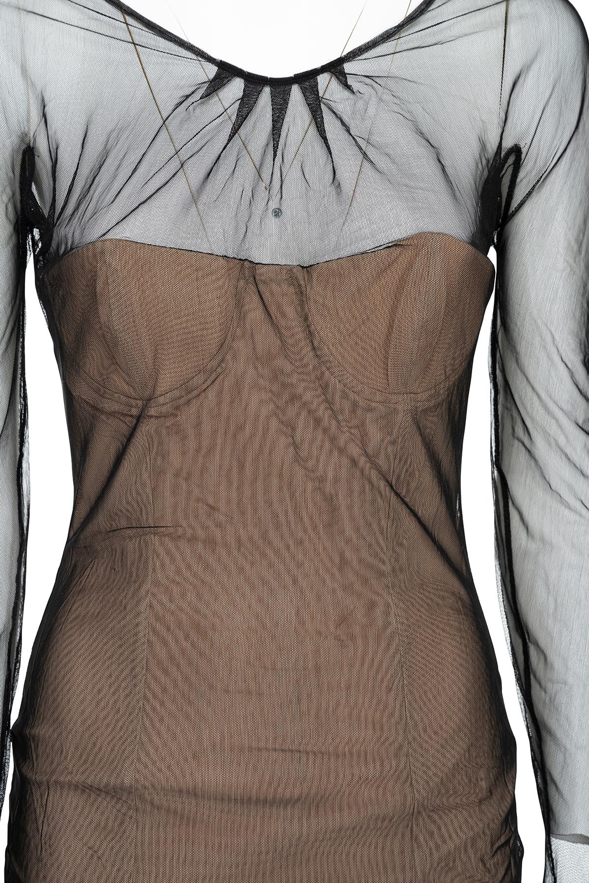 Femenino o masculino GUCCI BY TOM FORD SS 01 Icónico vestido de malla transparente de manga larga en venta