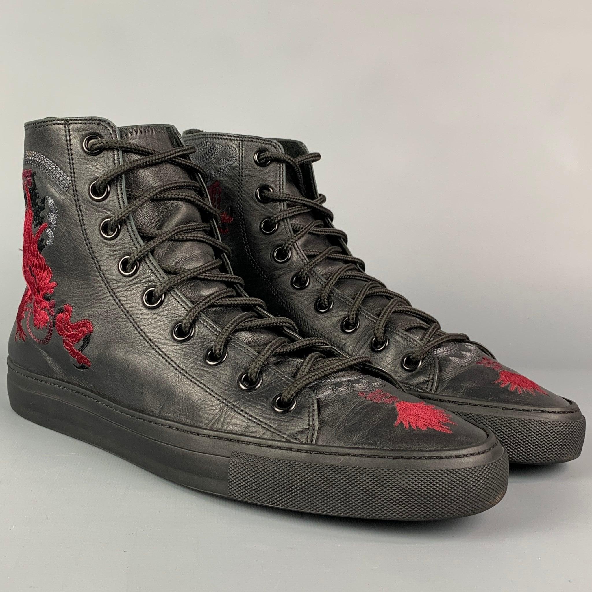 GUCCI by TOM FORD SS 2001 sneakers comes in a black & red leather with a embroidered dragon print featuring a high top style and a lace up closure. Made in Italy. Includes box.
Very Good
Pre-Owned Condition.Outsole: 12.25 inches  x 4 inches 
  
  
