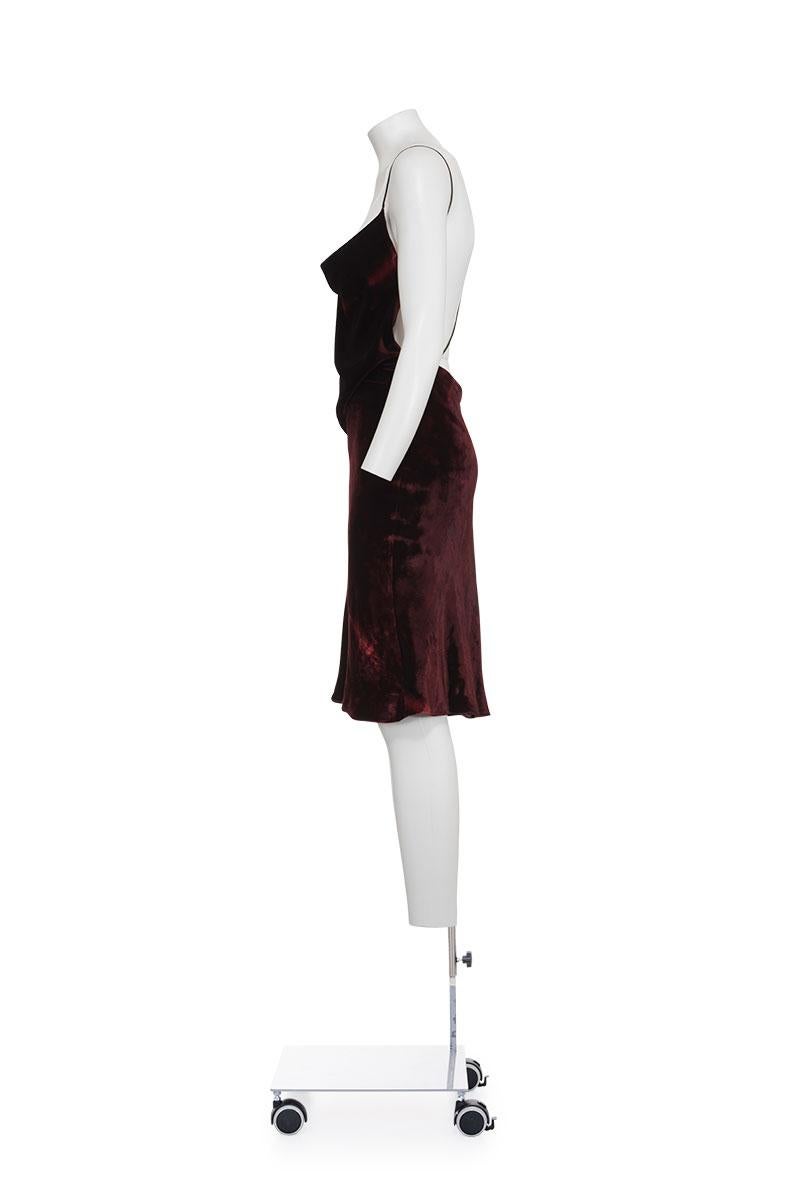 Spring Summer 1997 rare velvet bias cut slip dress by Tom Ford for Gucci.
Open back with metallic snake strings.
Draped godet neckline.
Faded flashes at front.
Fully lined.
Side zipper.
The composition tag is missing, seems to be made of silk.