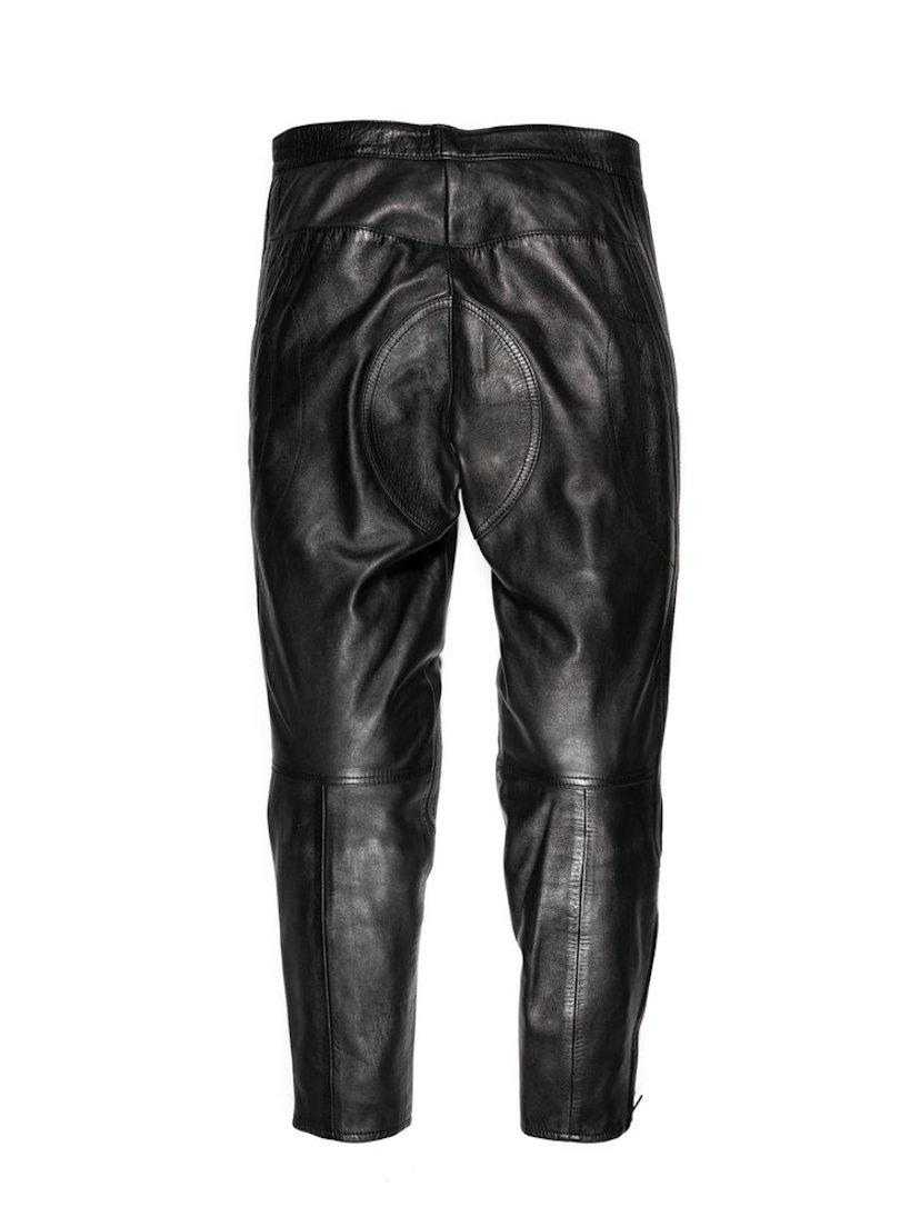 Gucci’s spring 1999 collection encompassed much of what the public had come to expect from Tom Ford. There were heavy-duty motorcycle sets interspersed with power tailoring and pastel floral garments, while heavy doses of sex appeal were served by