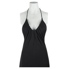 Vestido halter de jersey de seda negro de Gucci by Tom Ford, colección primavera-verano 2000, con espalda abierta en forma de capucha, talla 44