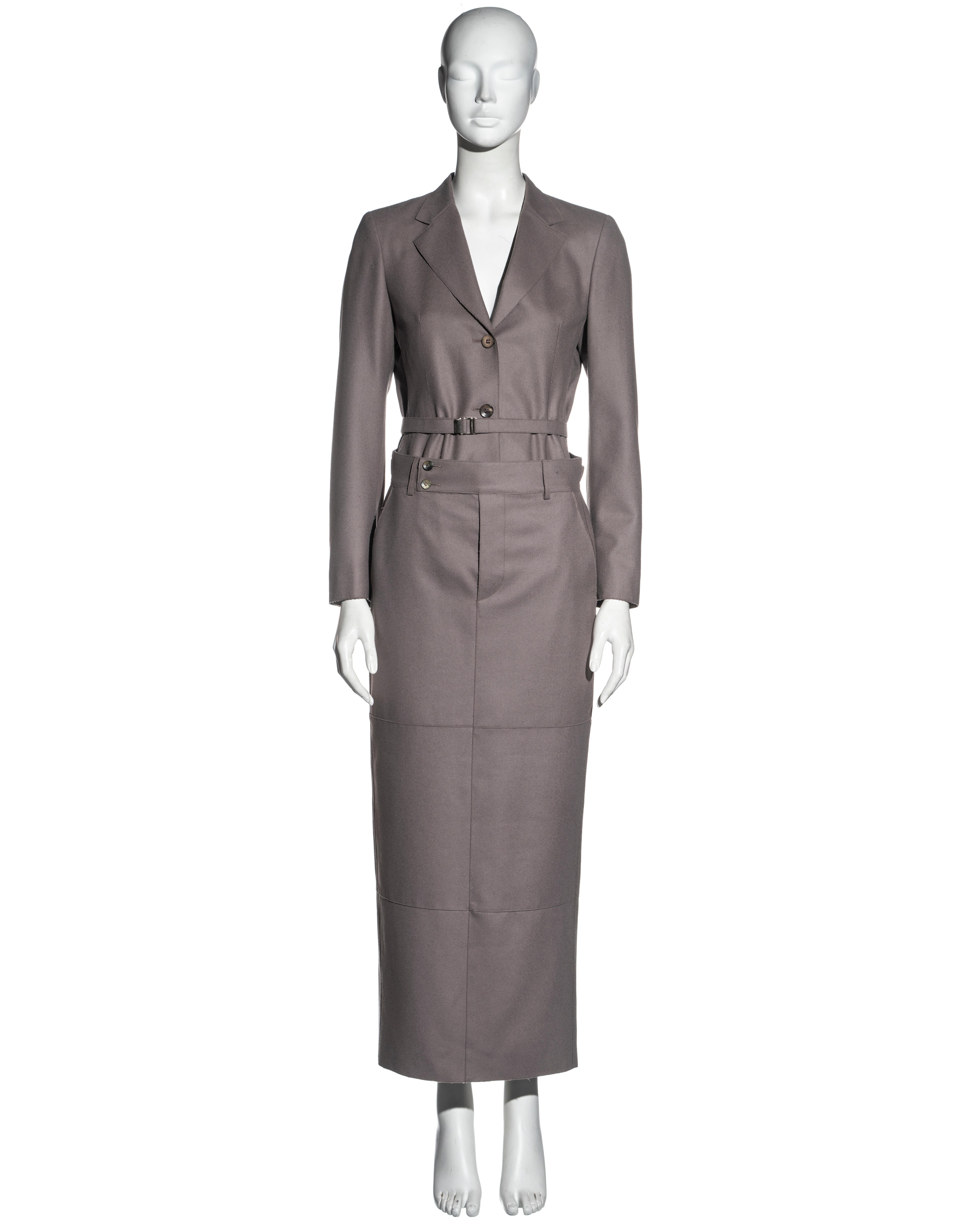 ▪ Gucci taupe wool felt skirt suit 
▪ Designed by Tom Ford
▪ Single-breasted jacket with matching belt
▪ Ankle-length skirt with two back flap pockets
▪ Mother-of-Pearl buttons 
▪ Top stitch seams 
▪ Knee-high slit
▪ IT 40 - FR 36 - UK 8 - US 4
▪