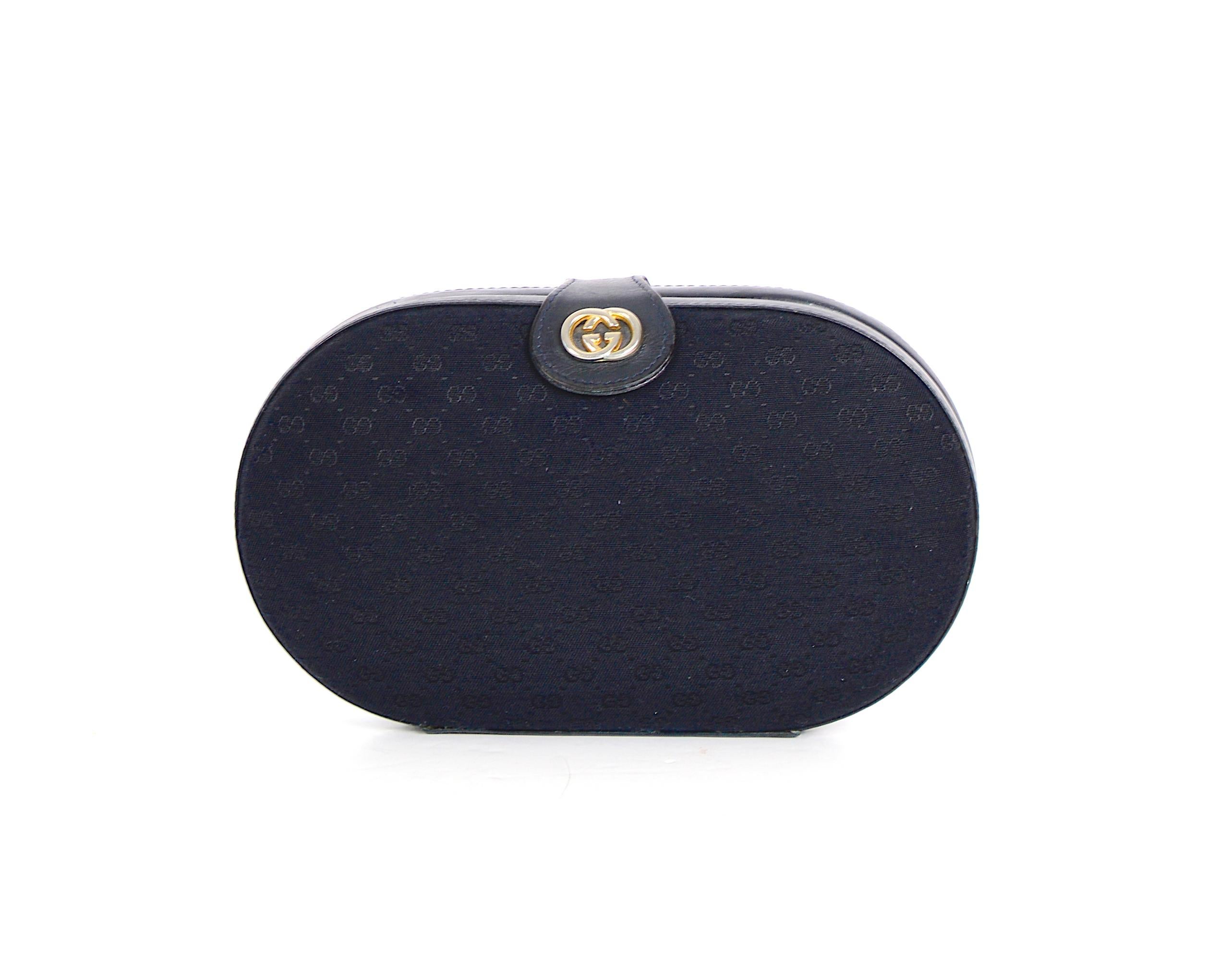 Gucci by Tom Ford vintage 1990s bleu monogram canvas leather trimmed clutch In Excellent Condition For Sale In Antwerpen, Vlaams Gewest