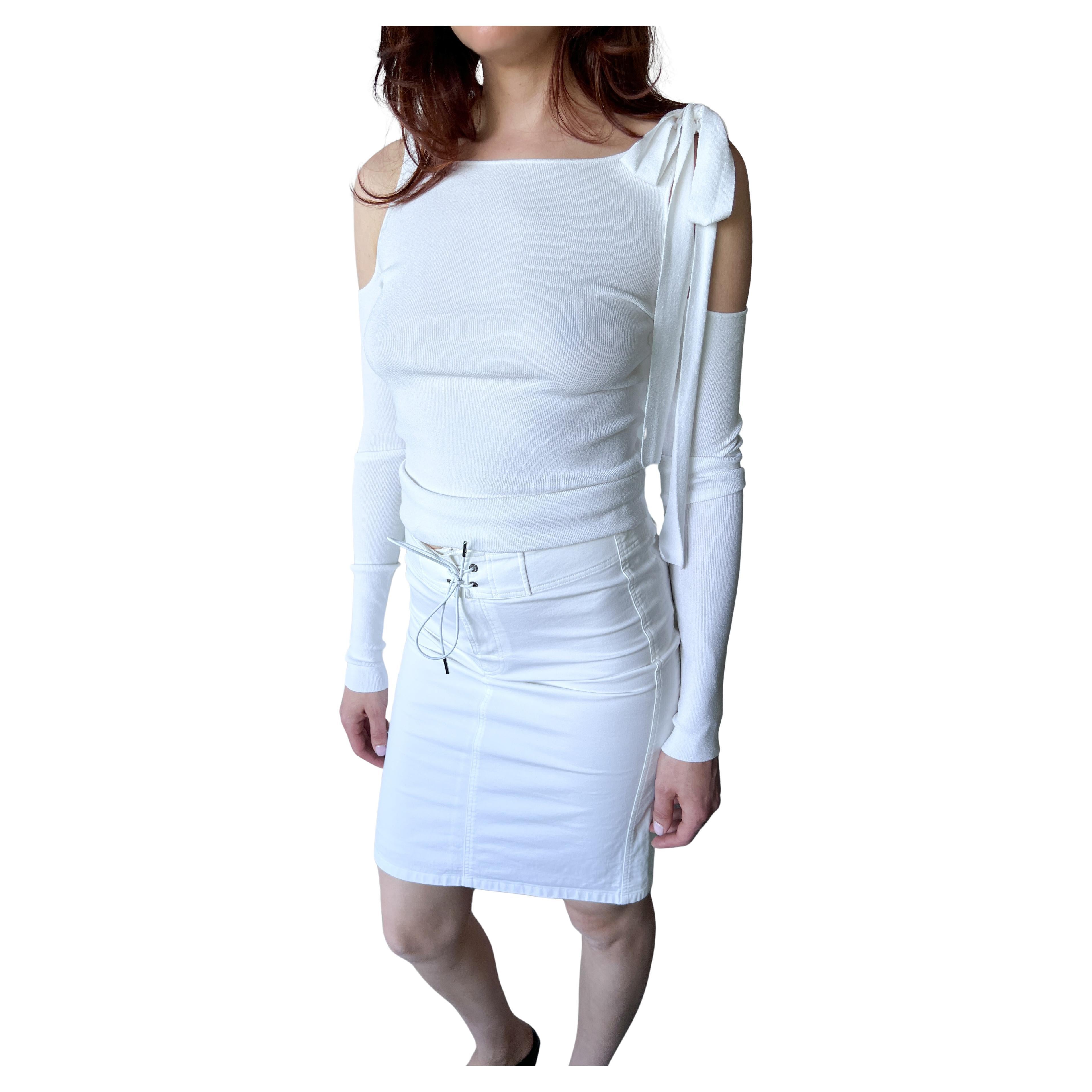 Gray Gucci by Tom Ford White Cold Shoulder Tie-Detail Top, Early 2000s IT 40 S For Sale