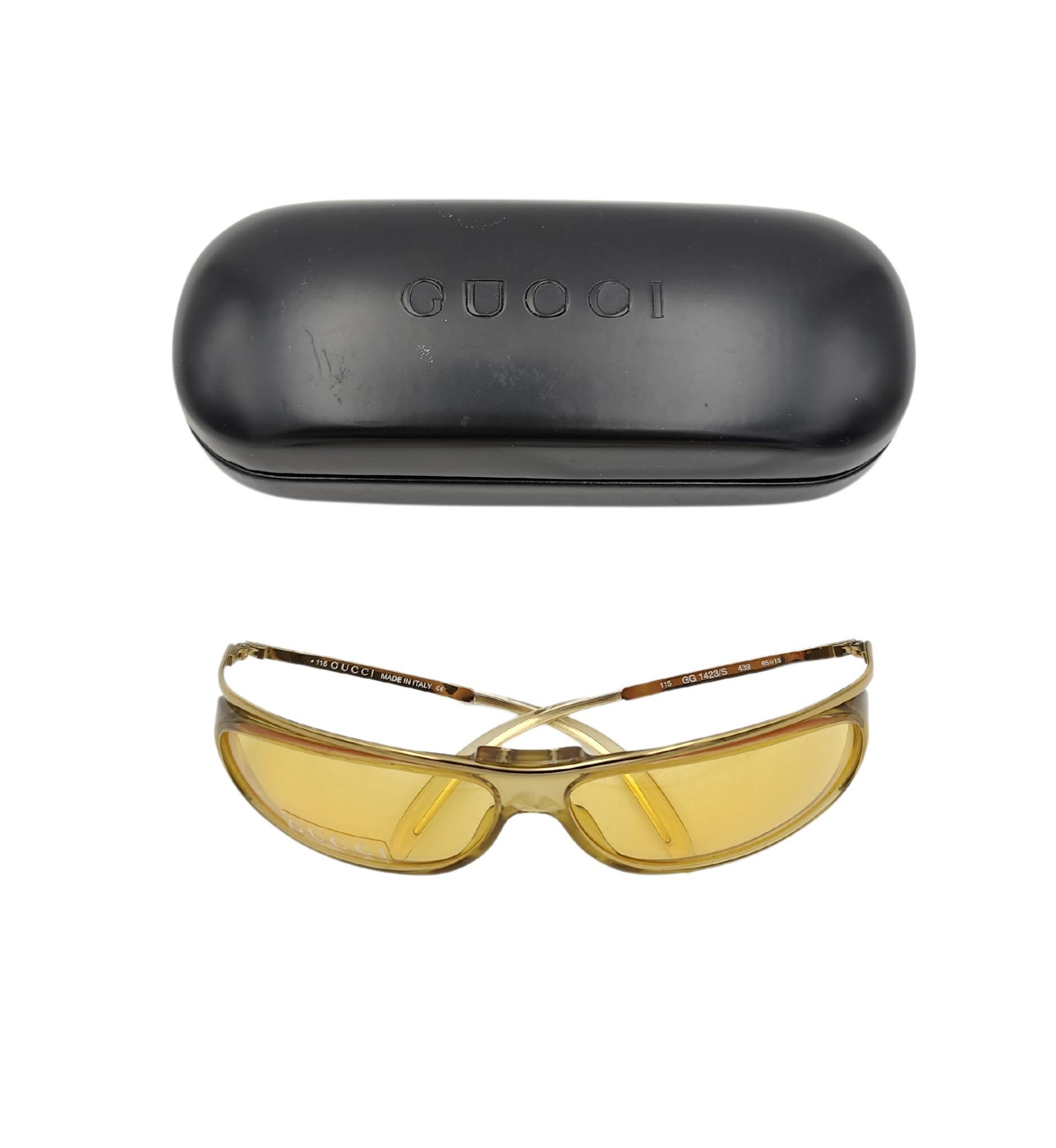 Gucci by Tom Ford sunglasses
Yellow plastic and metal
1990s

Great condition
Original case