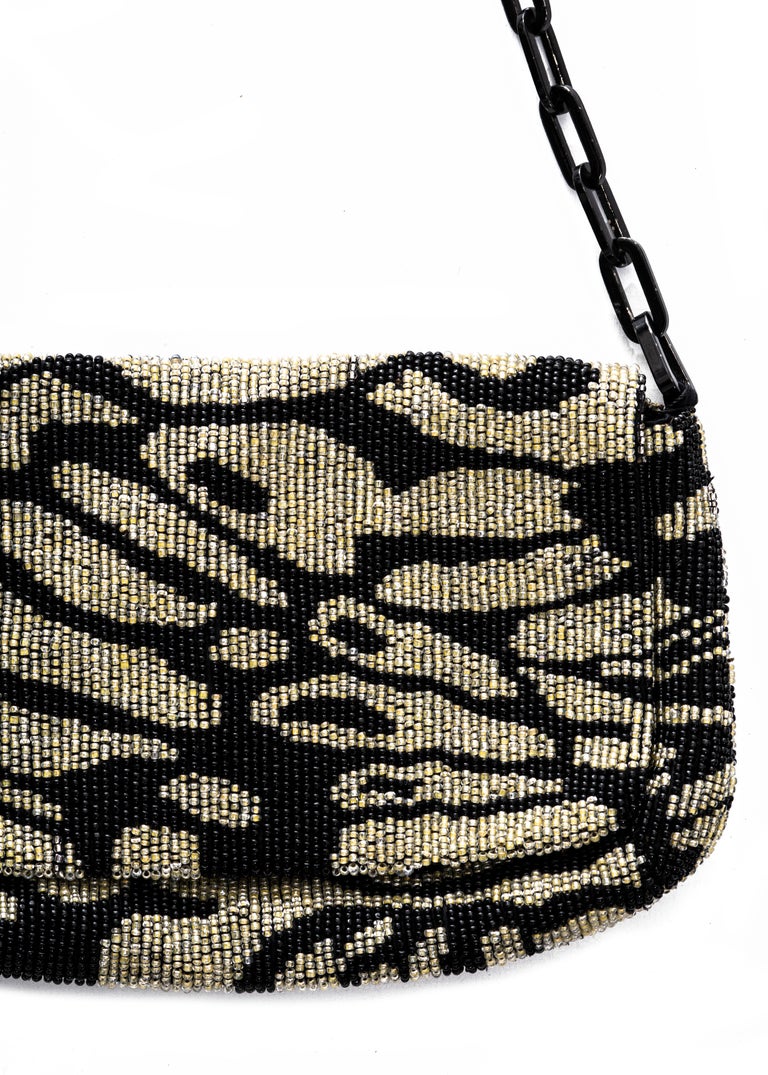 ▪ Gucci silk evening flap bag 
▪ Designed by Tom Ford
▪ Beaded green and black Zebra pattered design
▪ Black metal chain shoulder strap
▪ Silk lining
▪ Spring-Summer 2000