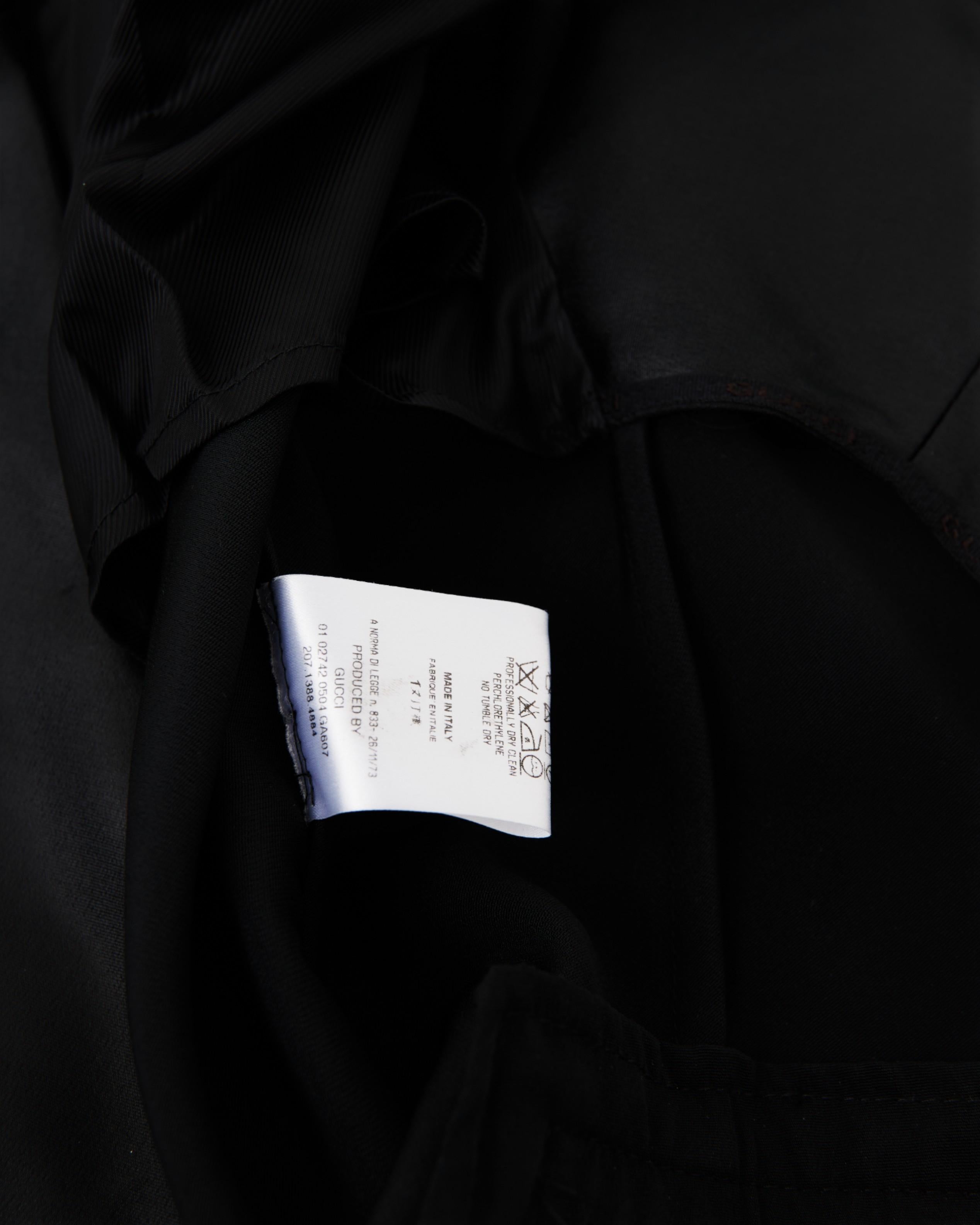 Gucci par Tom Ford	S/S 2001 Tailleur de soie noire en vente 9