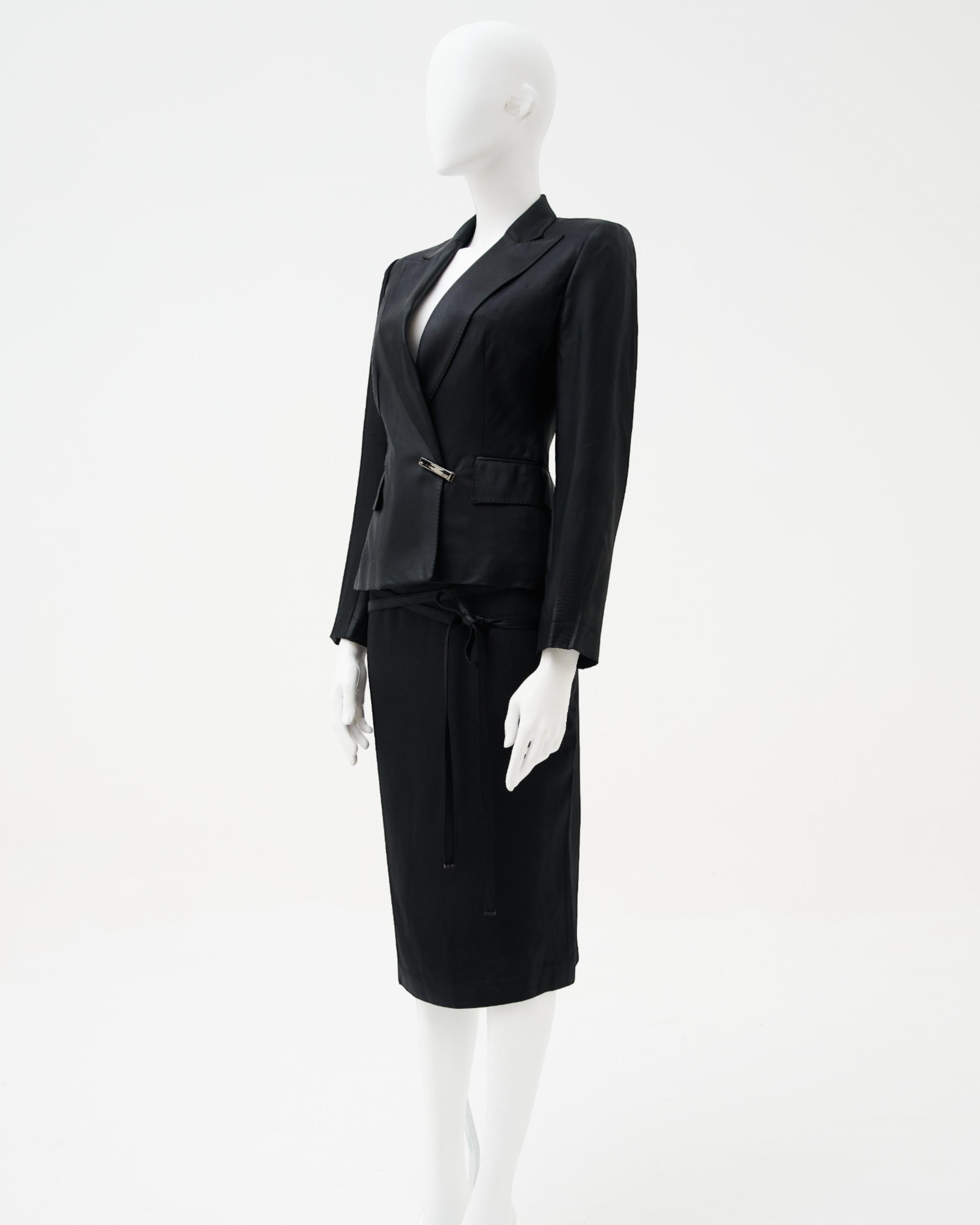 Black Gucci par Tom Ford	S/S 2001 Tailleur de soie noire en vente