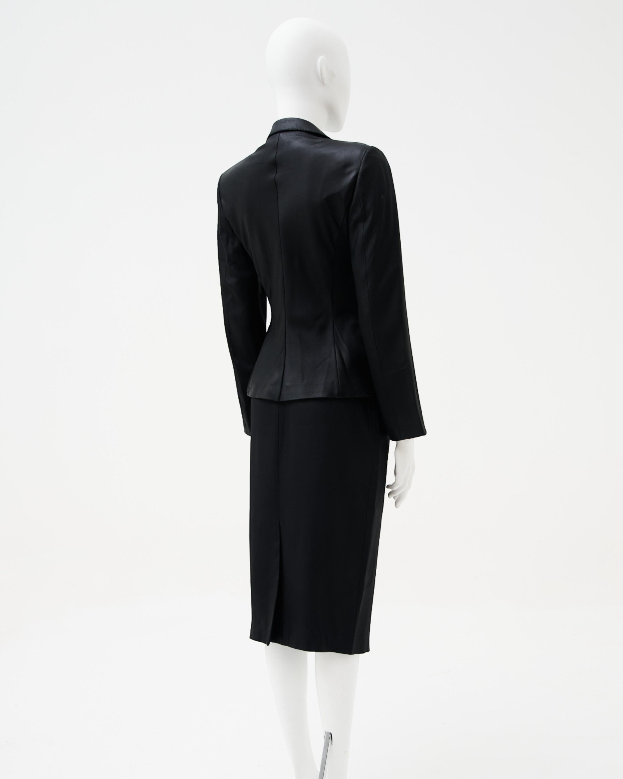 Gucci par Tom Ford	S/S 2001 Tailleur de soie noire Pour femmes en vente
