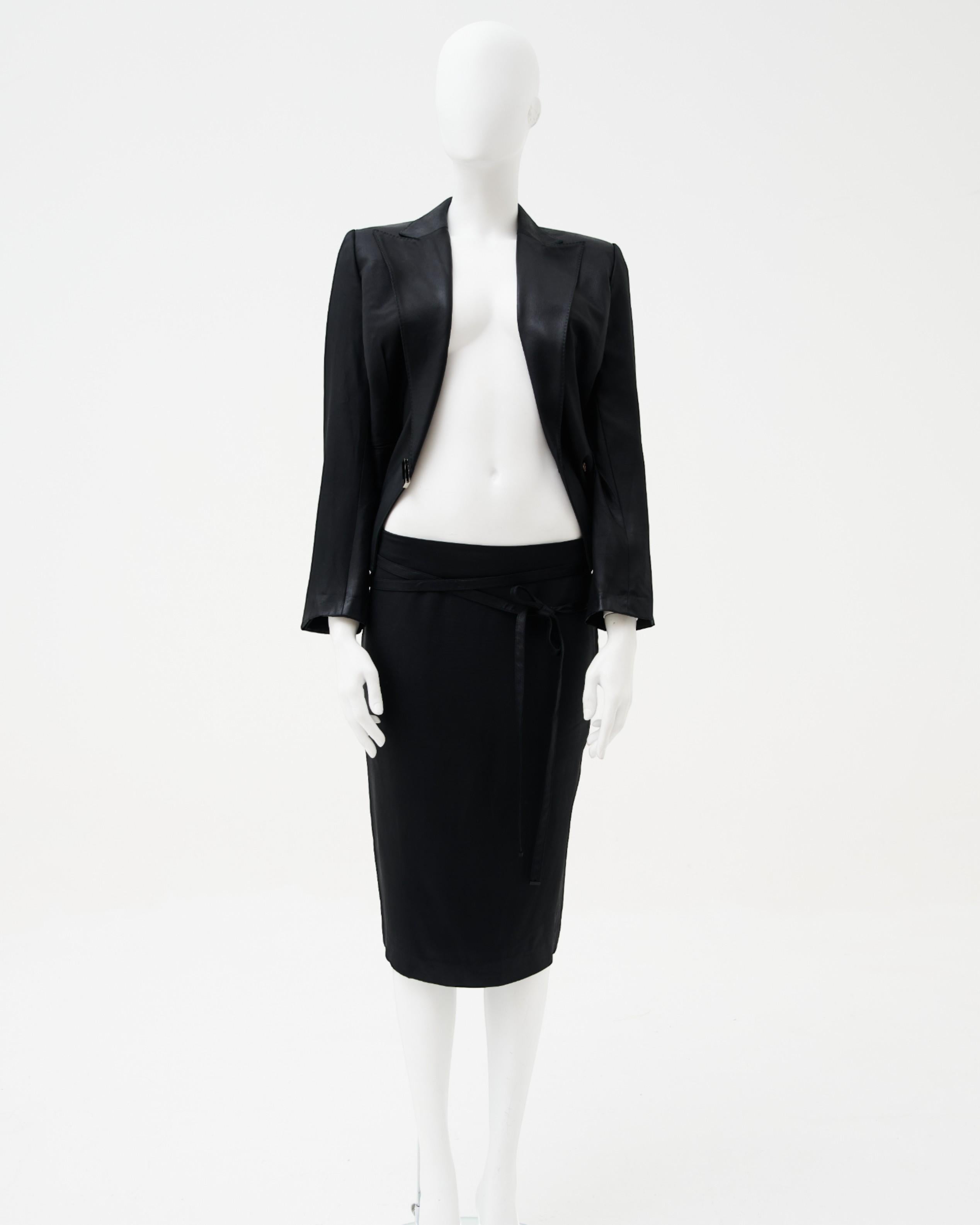 Gucci par Tom Ford	S/S 2001 Tailleur de soie noire en vente 1