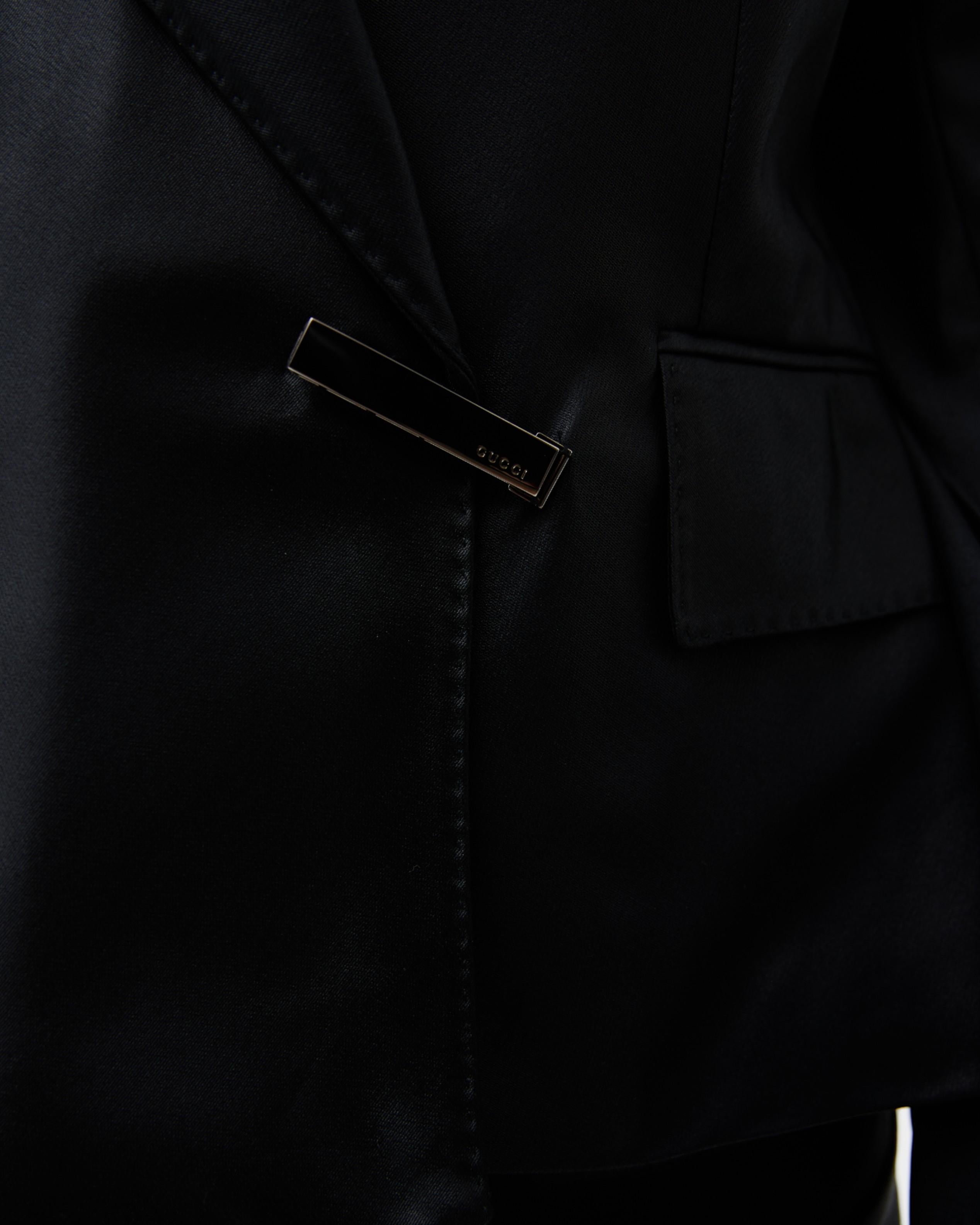 Gucci par Tom Ford	S/S 2001 Tailleur de soie noire en vente 2