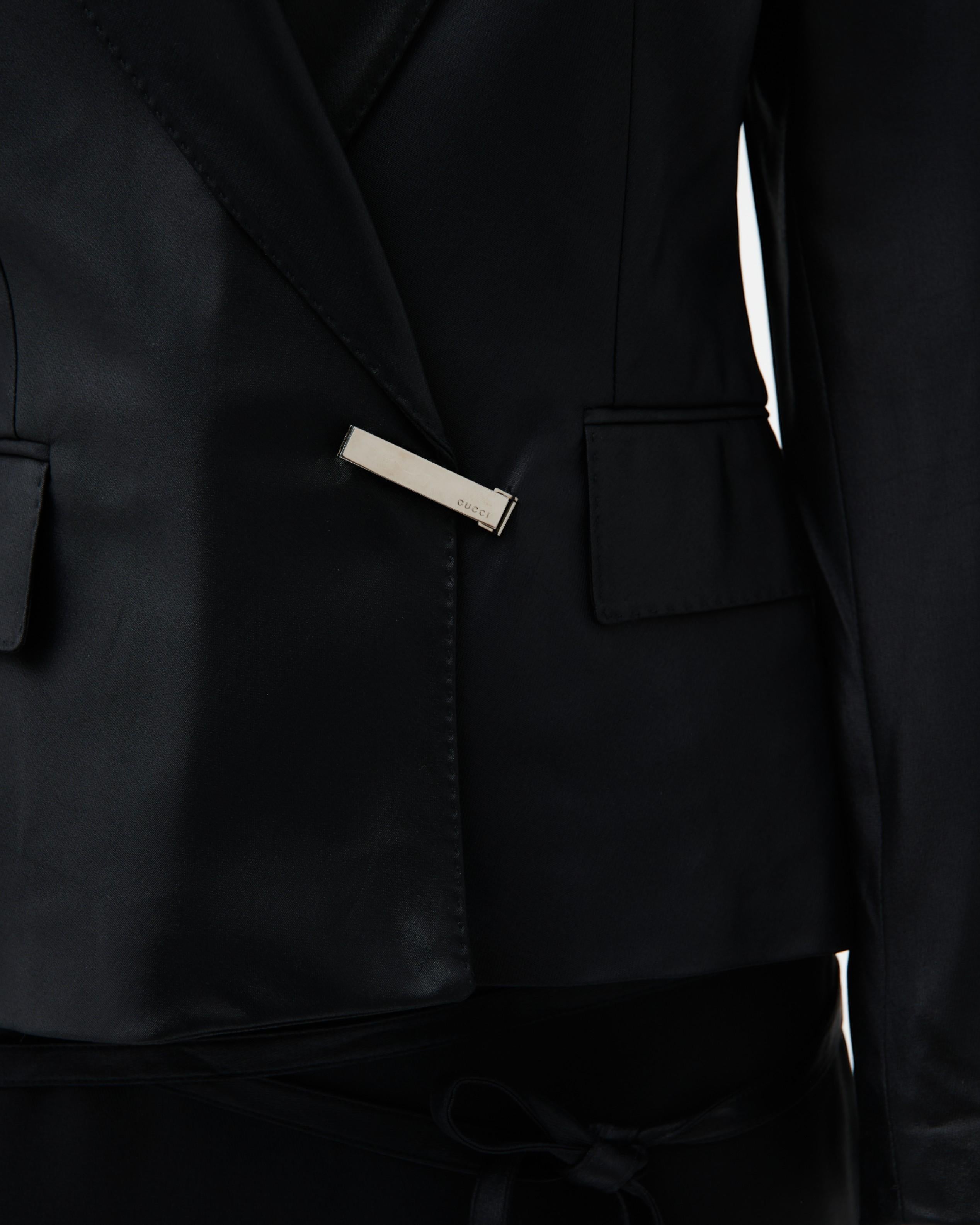 Gucci par Tom Ford	S/S 2001 Tailleur de soie noire en vente 3