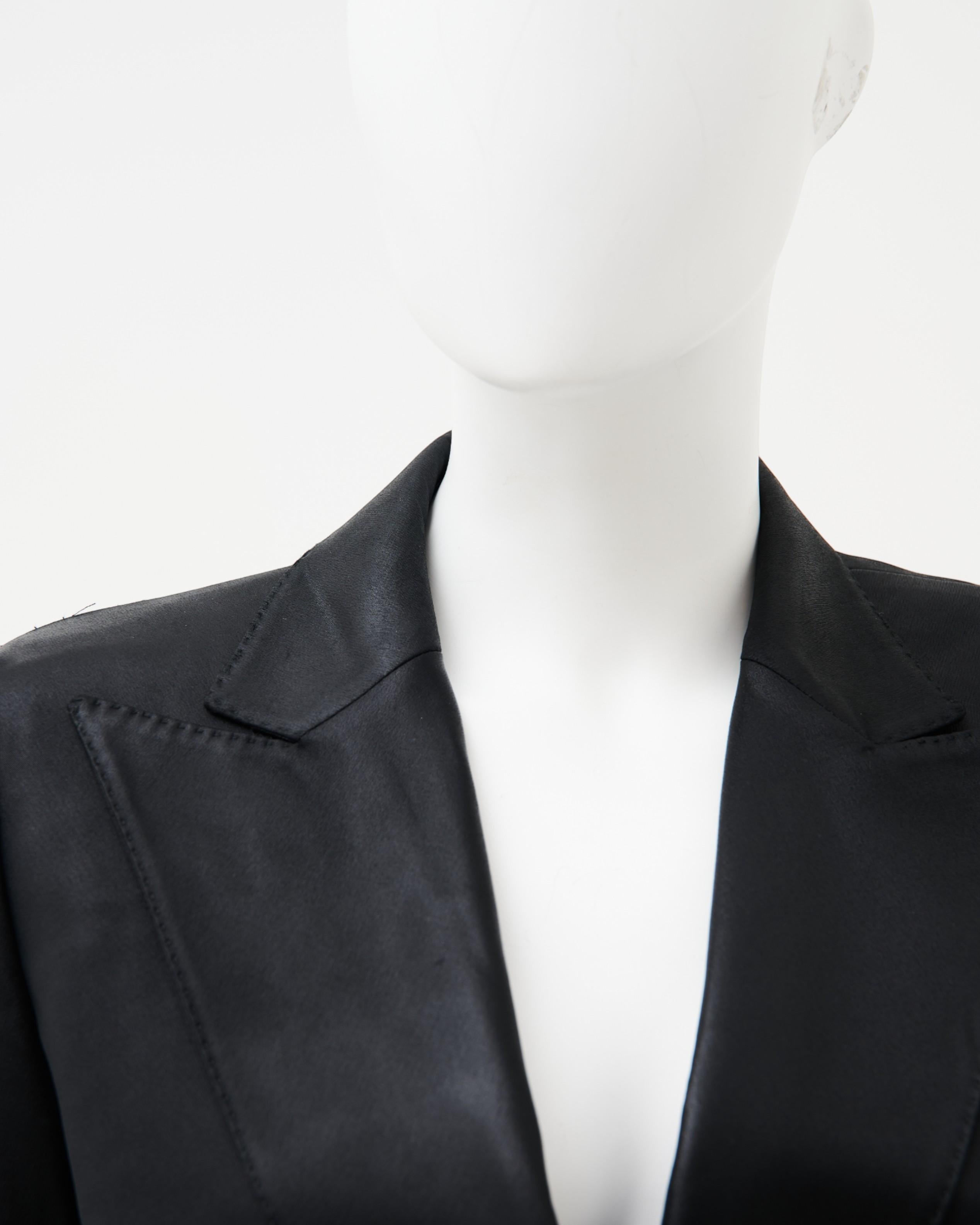 Gucci par Tom Ford	S/S 2001 Tailleur de soie noire en vente 4