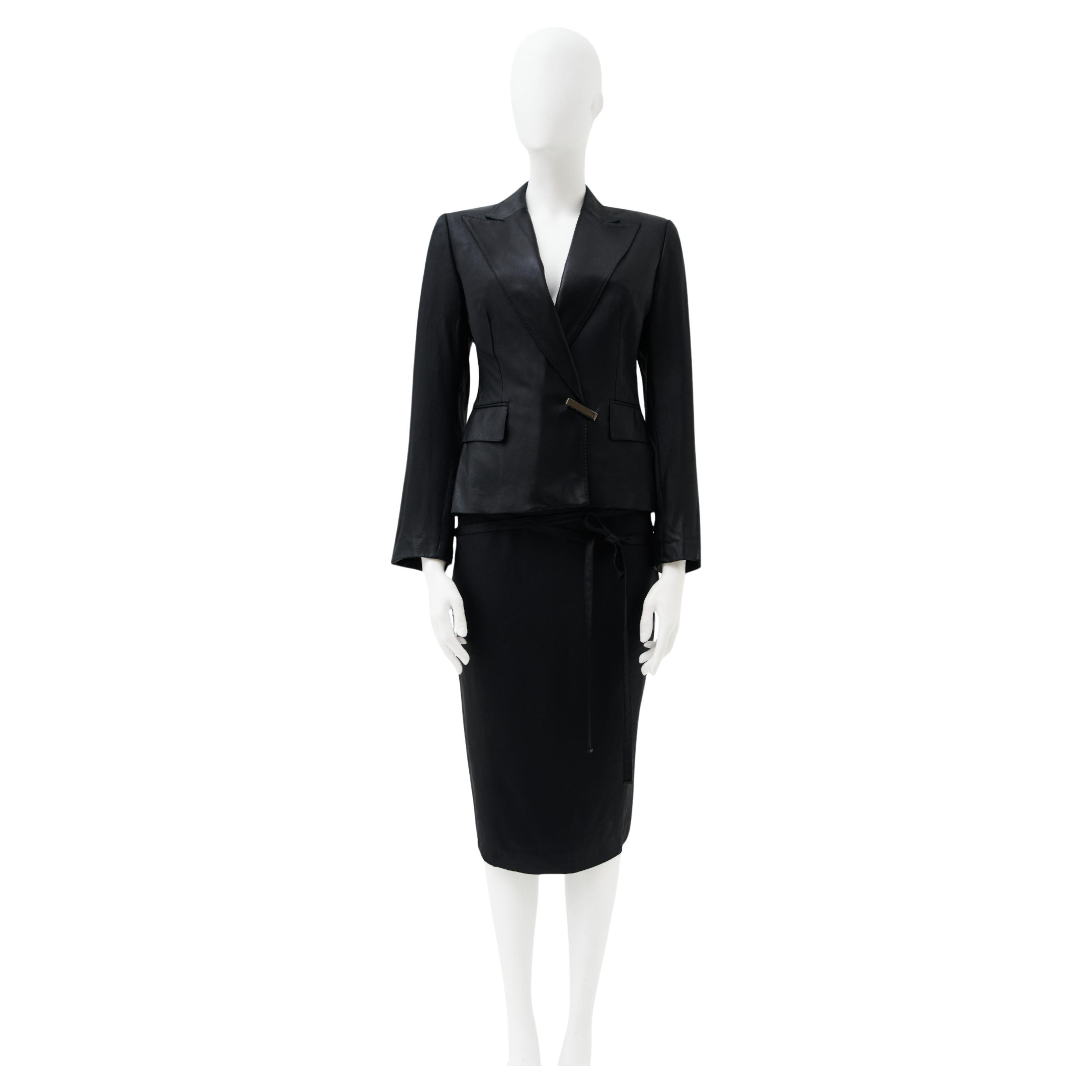 Gucci by Tom Ford	S/S 2001 Black Silk Tailleur