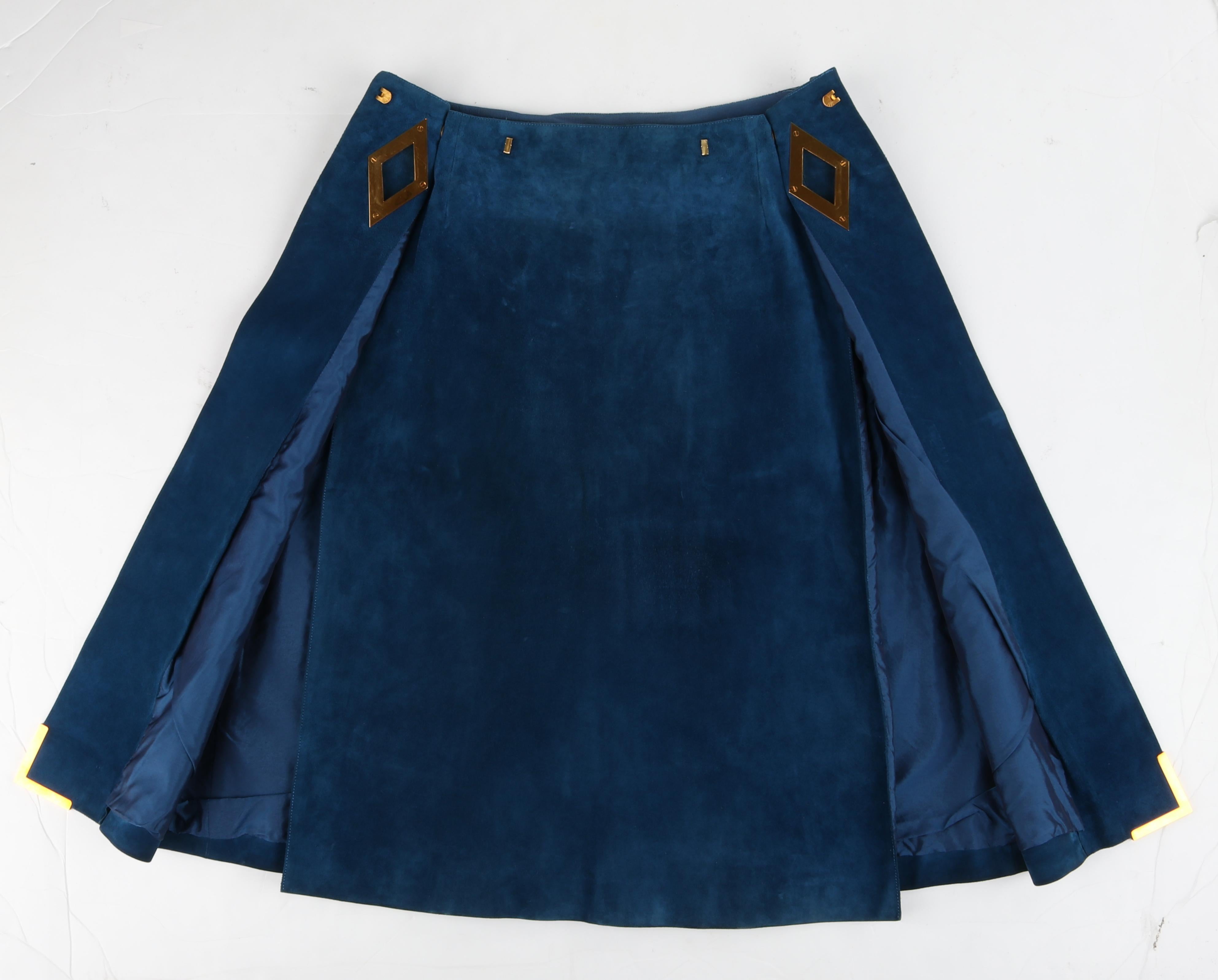 GUCCI c.1970's Dark Blue Suede Gold Chain Belt Pleated A-Line Knee Length Skirt For Sale 6