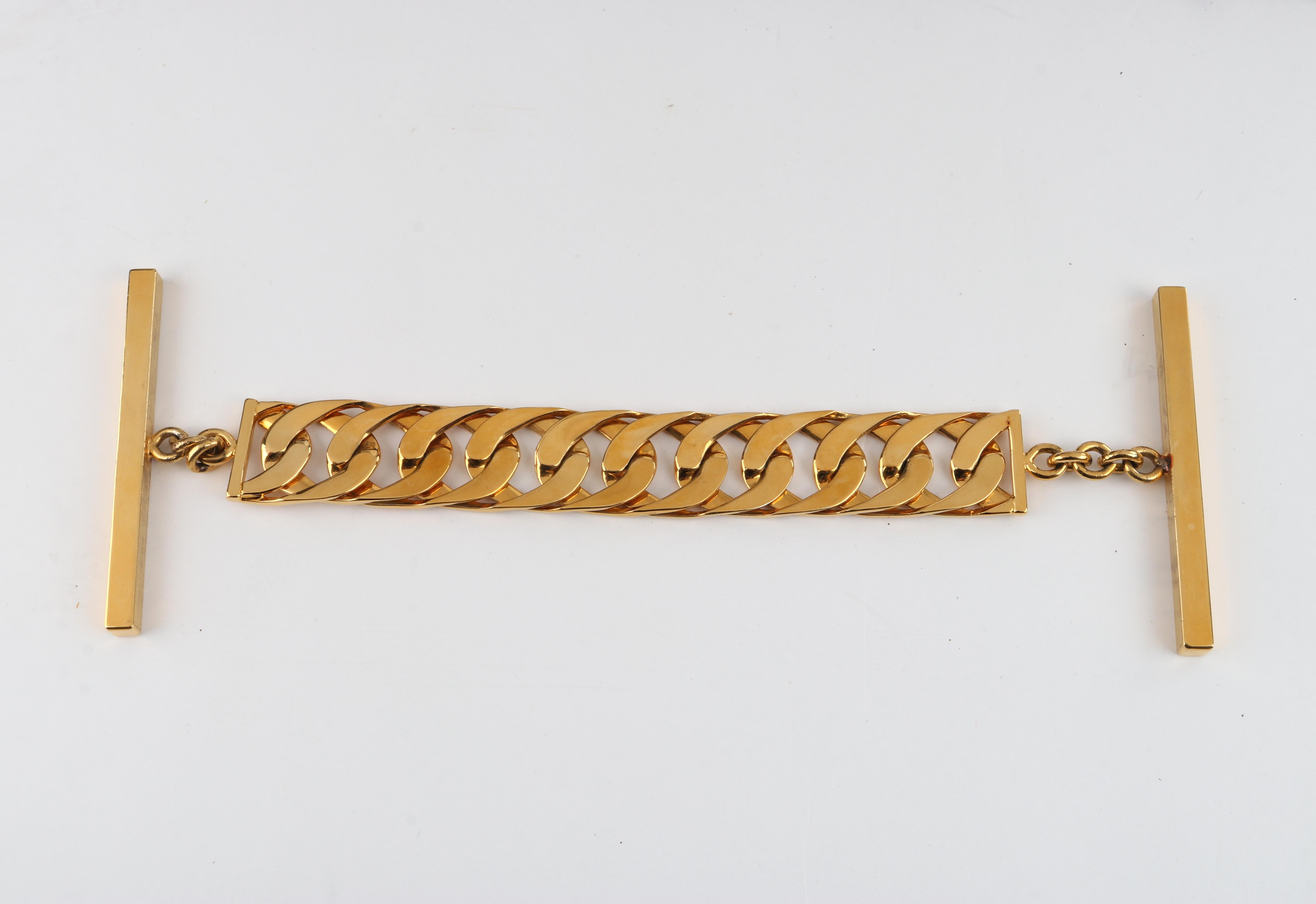 Gucci c.I.C. Bleu foncé Daim Ceinture en chaîne dorée Jupe plissée A-Line Knee Length en vente 8