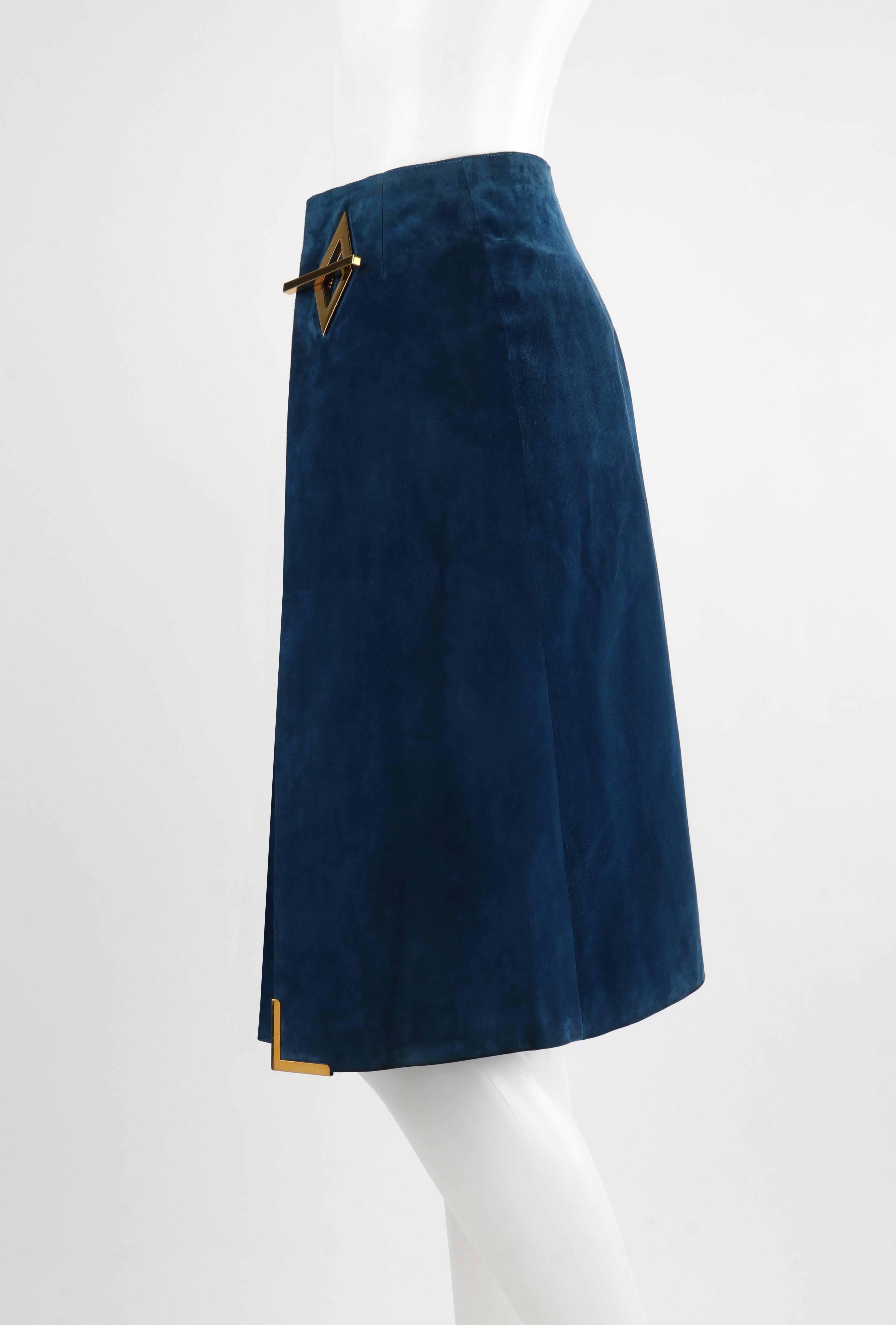 GUCCI c.1970's Dark Blue Suede Gold Chain Belt Pleated A-Line Knee Length Skirt For Sale 2