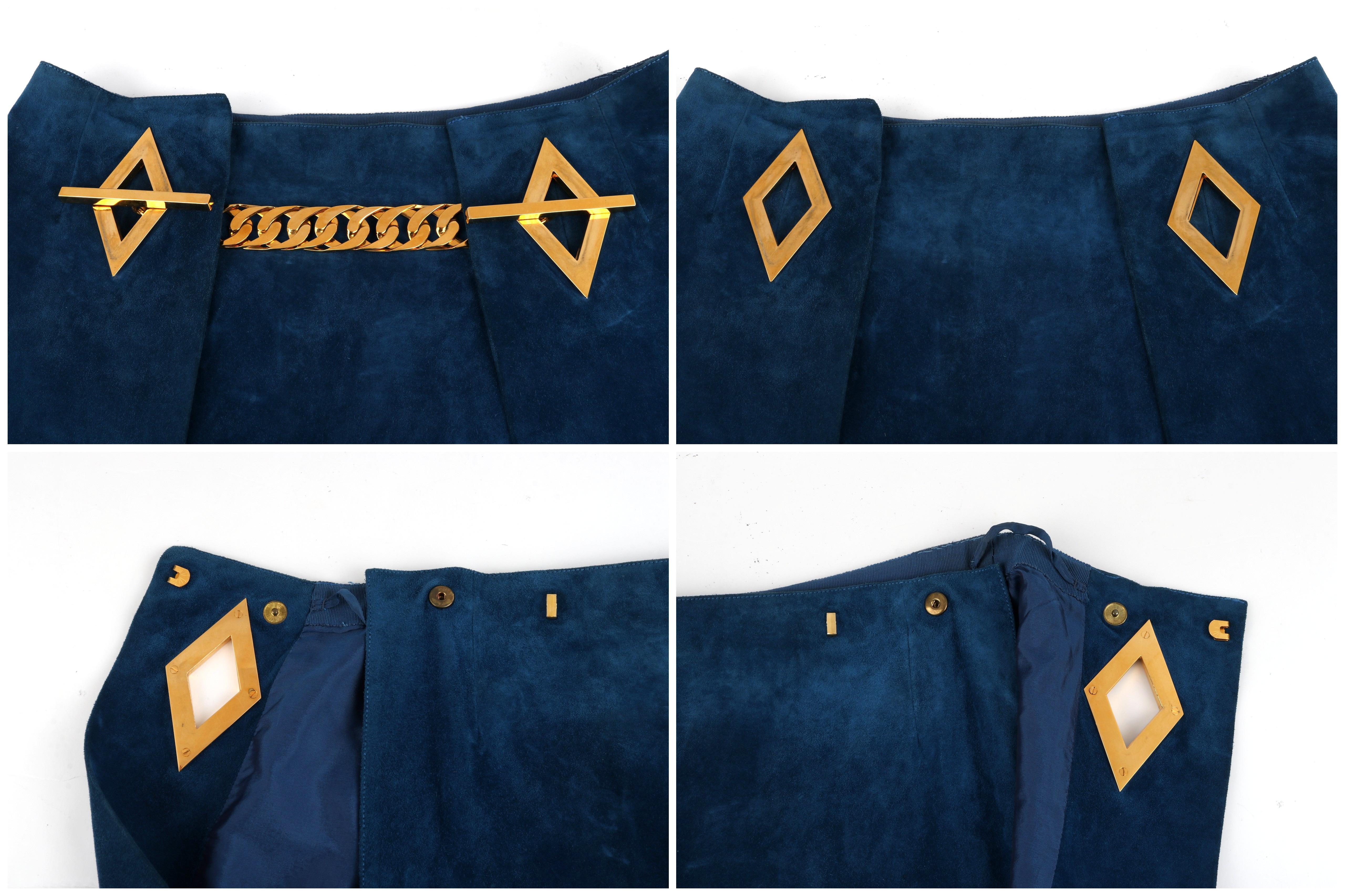 GUCCI c.1970's Dark Blue Suede Gold Chain Belt Pleated A-Line Knee Length Skirt For Sale 3