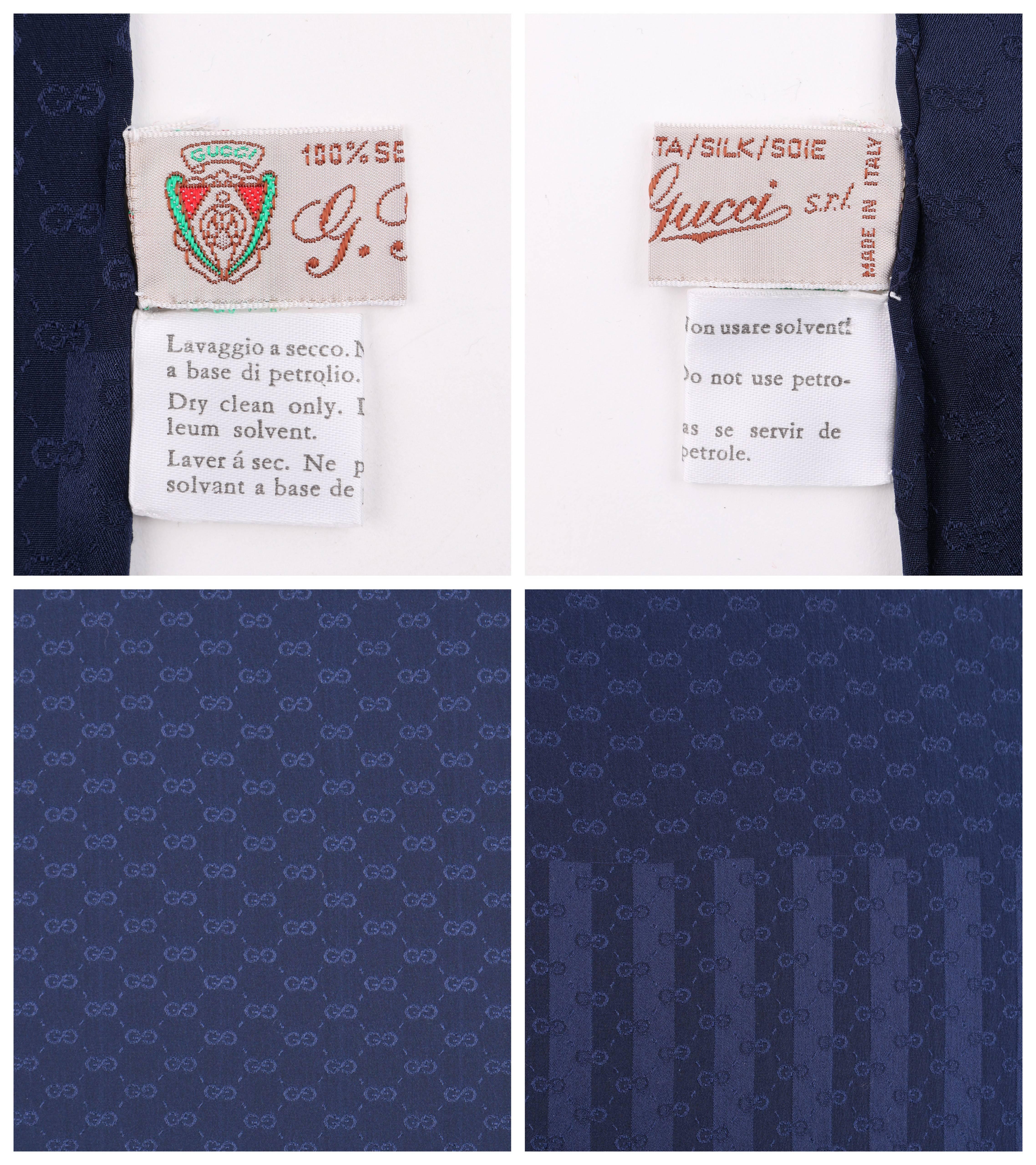 GUCCI c.1970''s GG Guccissima - Écharpe à franges oblongue en soie bleu marine avec monogramme en vente 1