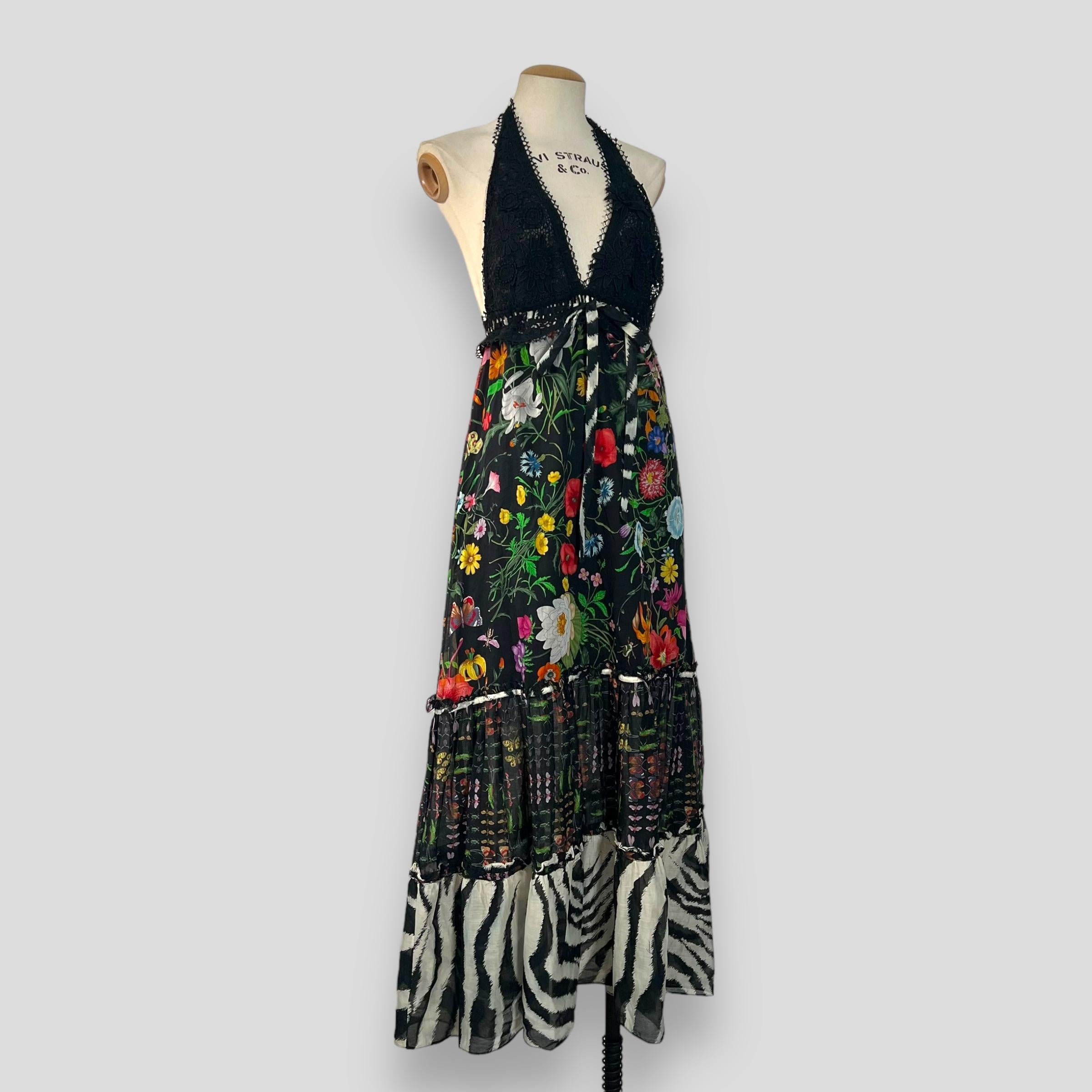 Gucci c2005 halter neck summer dress

This stunning vintage Gucci Flora halter-neck maxi dress from the circa 2005 collection is a timeless summer essential. Crafted from cotton, the dress features a plunging V neckline and is lined with the same