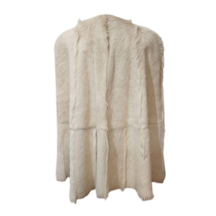Calf hair White color White butter nappa under coat No pockets Maximum length cm 75 (29,5 inches)