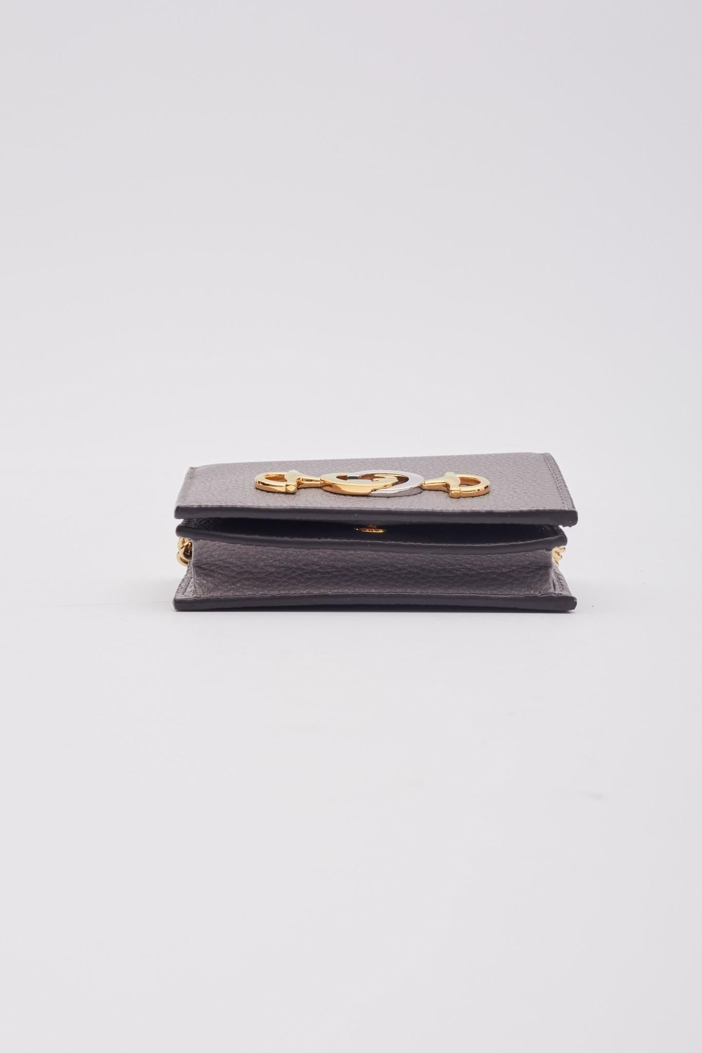 Gucci Calfskin Dusty Grey Zumi Chain Card Case Wallet In New Condition For Sale In Montreal, Quebec
