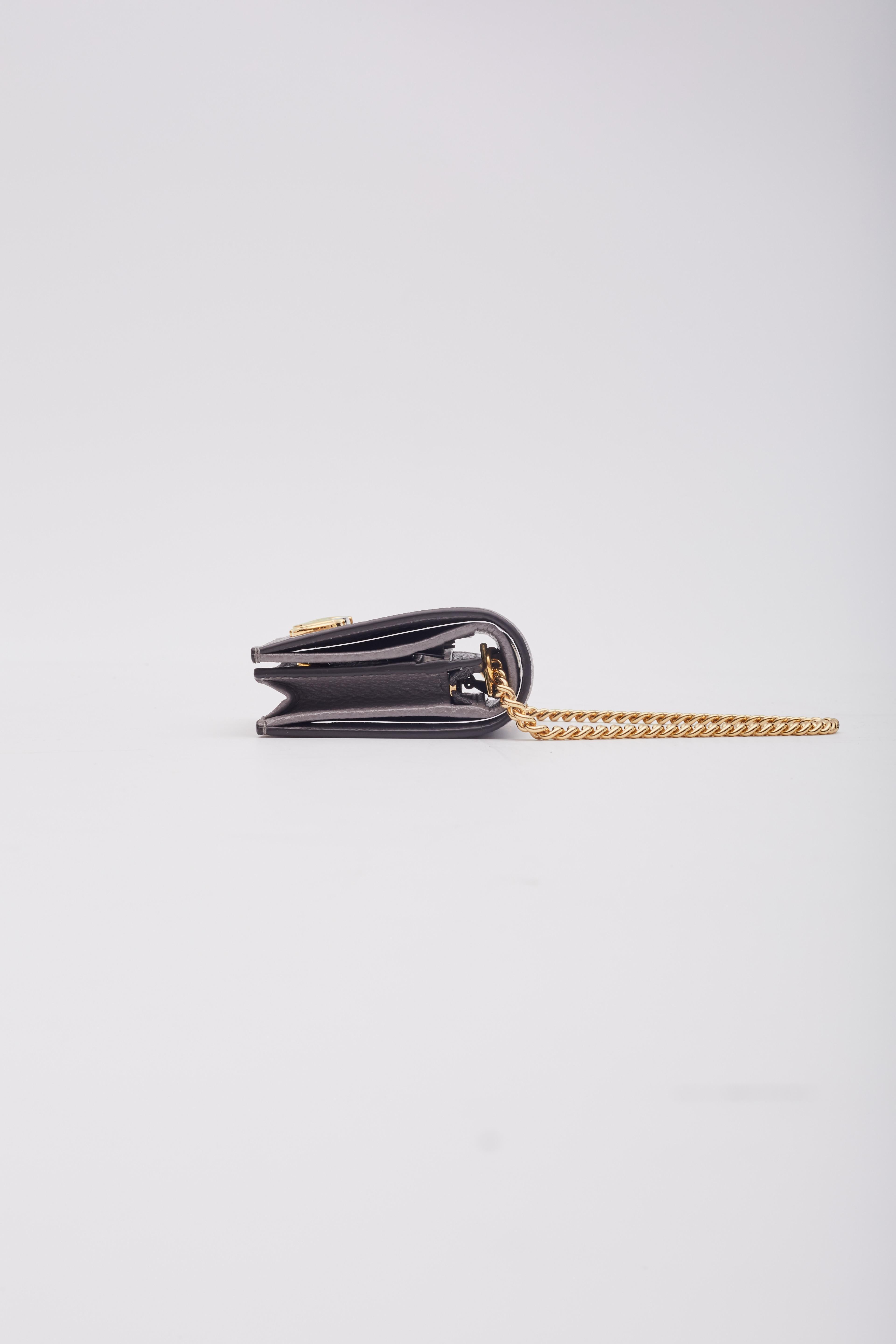Gucci Calfskin Dusty Grey Zumi Chain Card Case Wallet For Sale 2